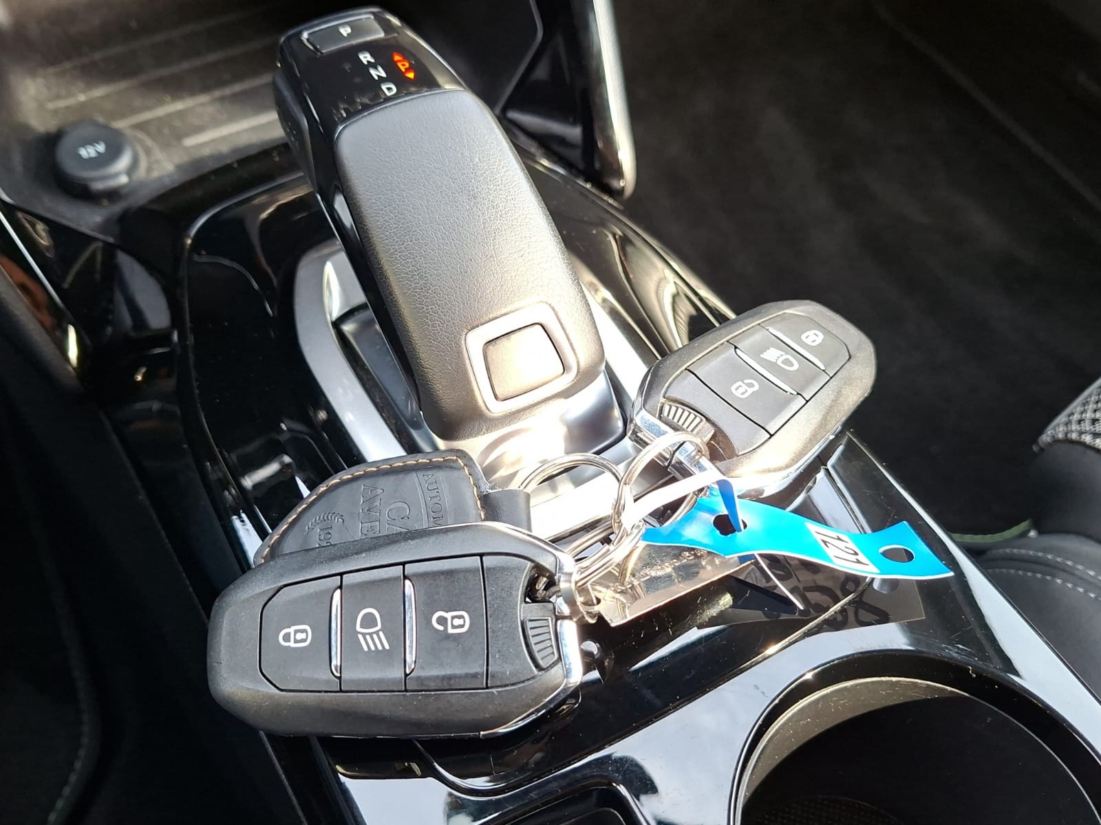 PEUGEOT 2008 1.2 PureTech GT Line EAT8-image-17