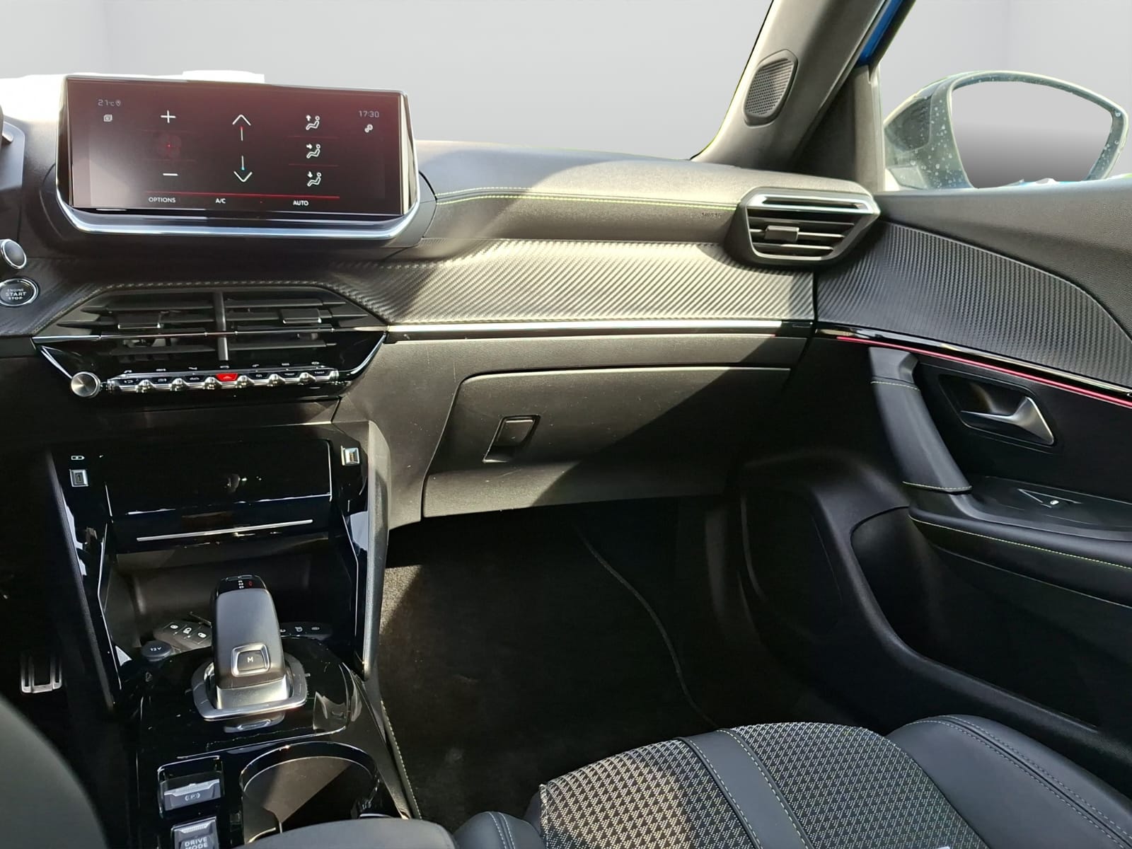 PEUGEOT 2008 1.2 PureTech GT Line EAT8-image-13