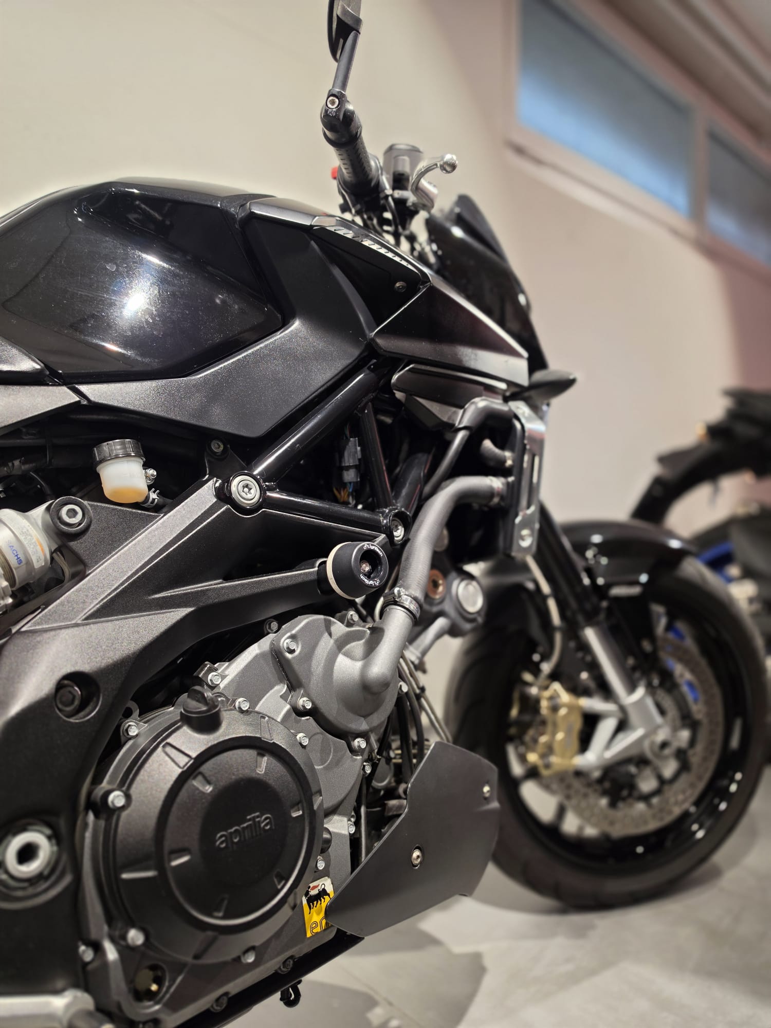 APRILIA Shiver-showroom-element-2