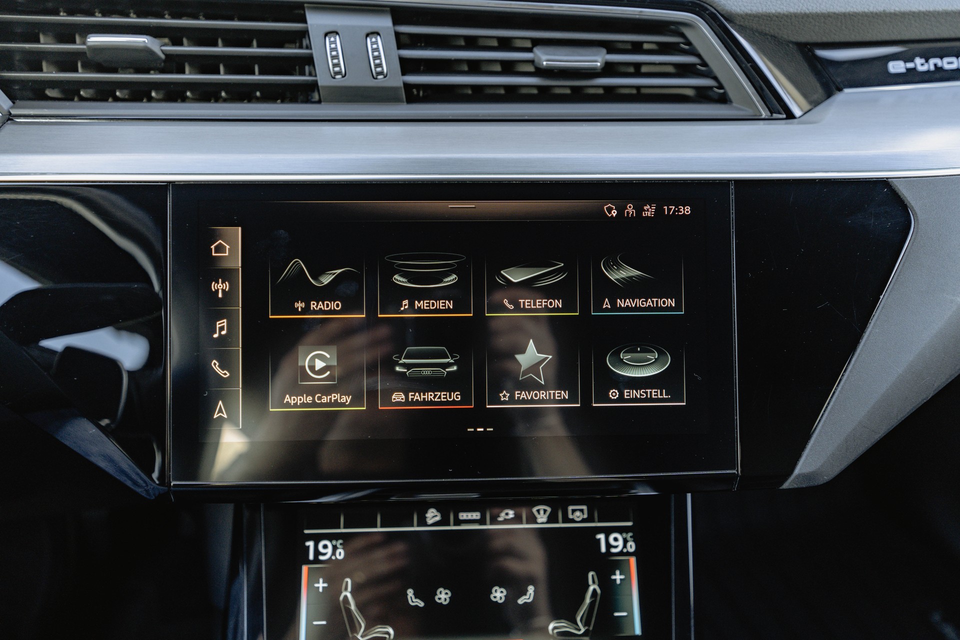 AUDI e-tron S quattro * FRISCH AB MFK * TRAUMHAFTE AUSSTATTUNG * SOH 95,3% *-image-25