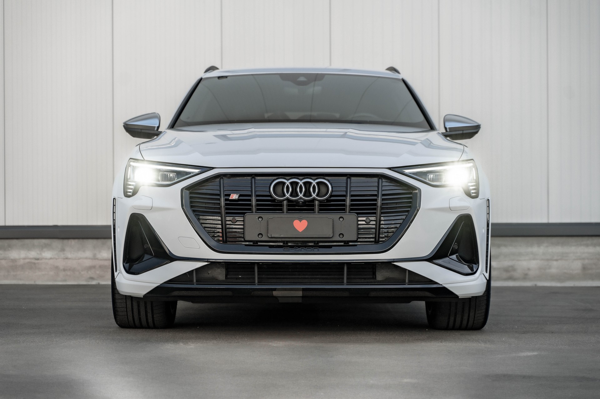 AUDI e-tron S quattro * FRISCH AB MFK * TRAUMHAFTE AUSSTATTUNG * SOH 95,3% *-image-1
