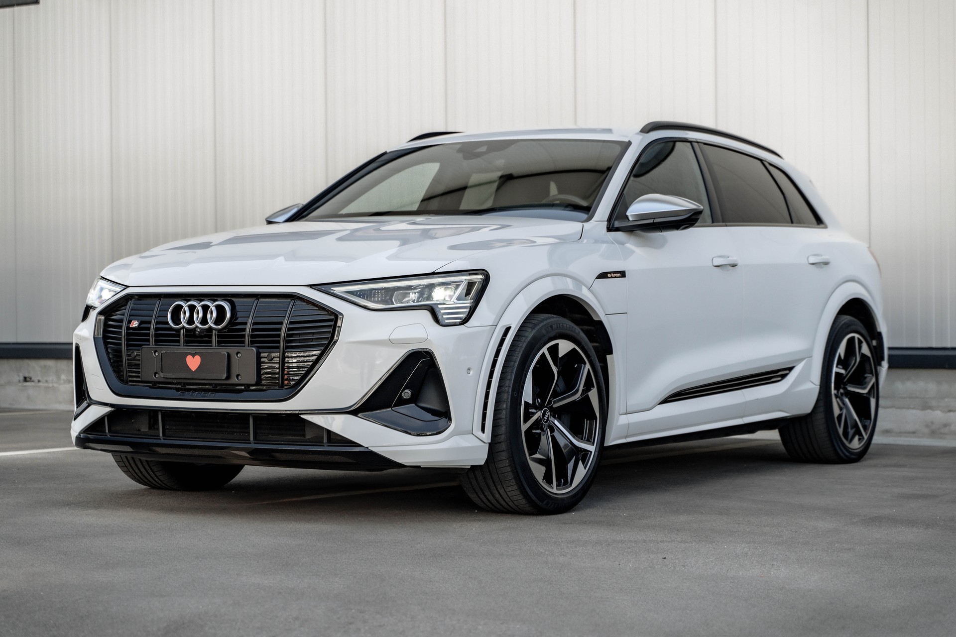AUDI e-tron S quattro * FRISCH AB MFK * TRAUMHAFTE AUSSTATTUNG * SOH 95,3% *-image-0