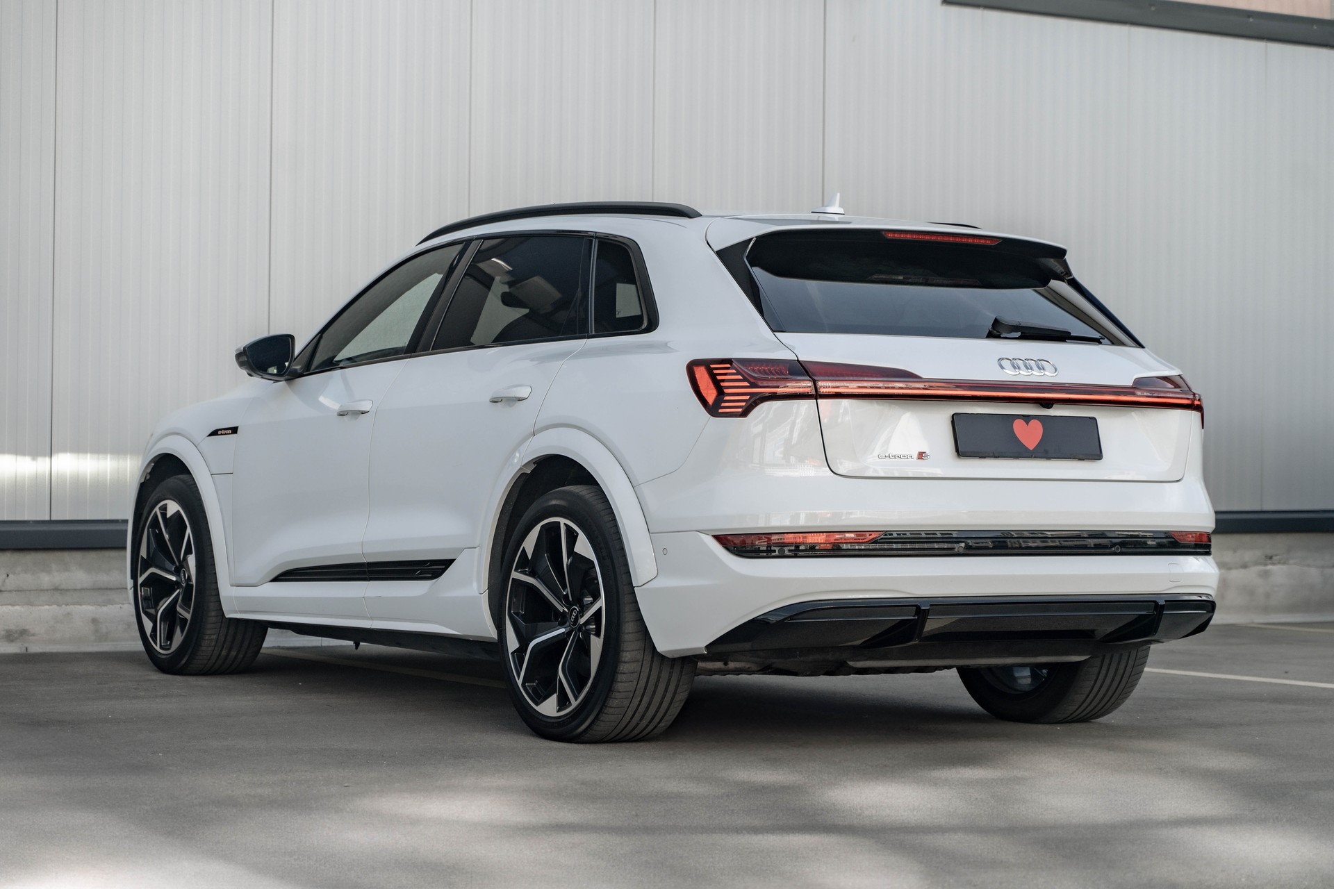 AUDI e-tron S quattro * FRISCH AB MFK * TRAUMHAFTE AUSSTATTUNG * SOH 95,3% *-image-3