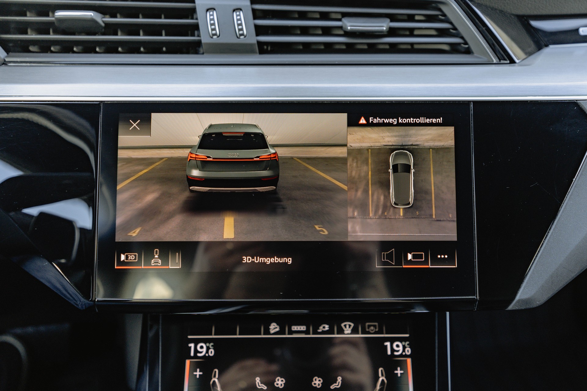 AUDI e-tron S quattro * FRISCH AB MFK * TRAUMHAFTE AUSSTATTUNG * SOH 95,3% *-image-24