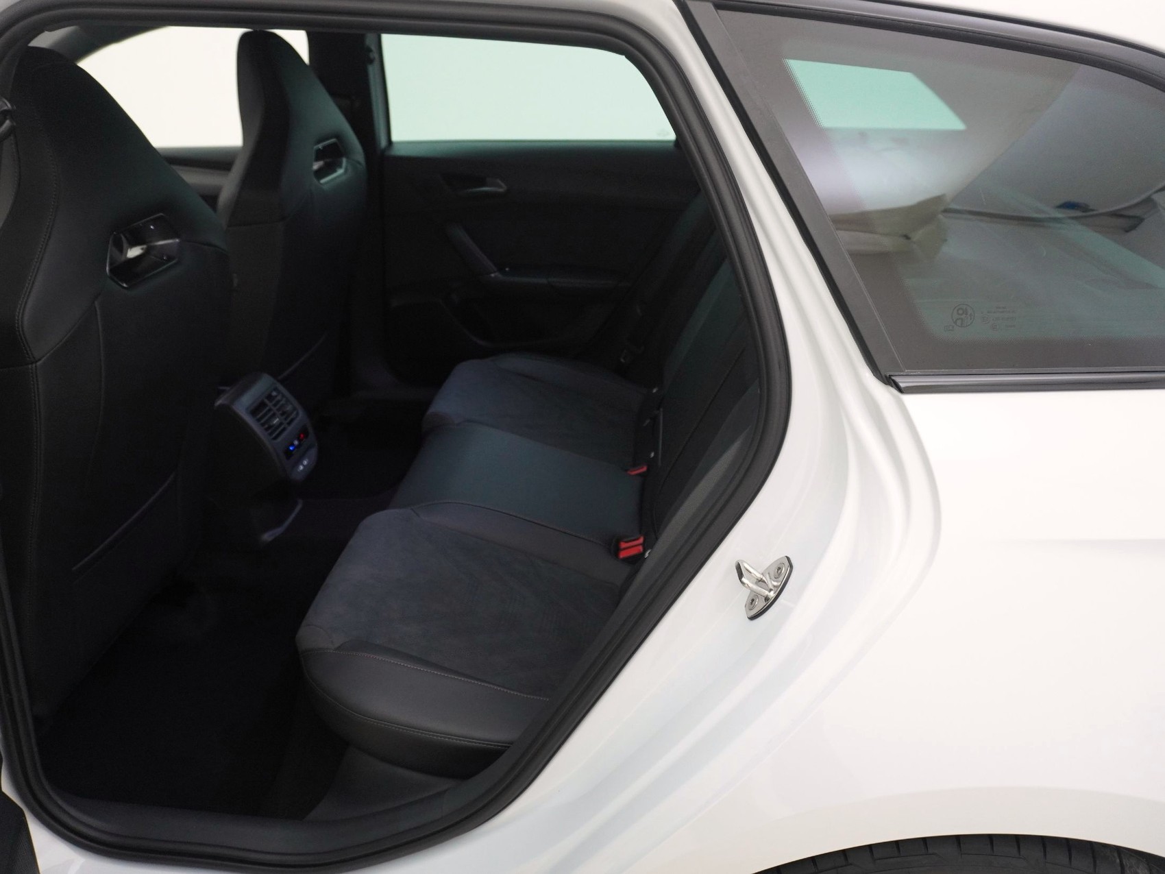 CUPRA Leon ST 2.0 TSI VZ 4Drive DSG-image-16