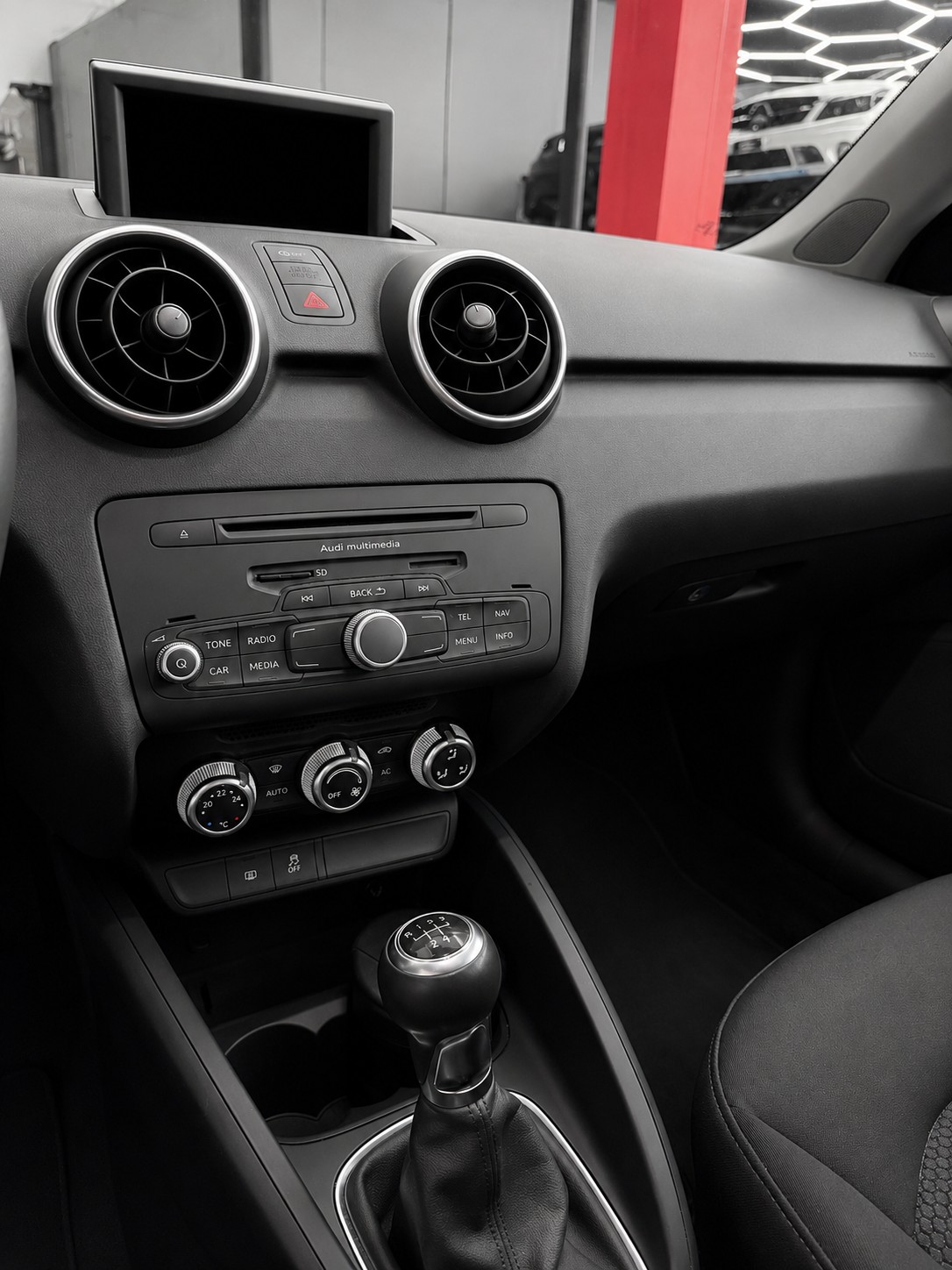AUDI A1 Sportback 1.2 TFSI Attraction-image-9