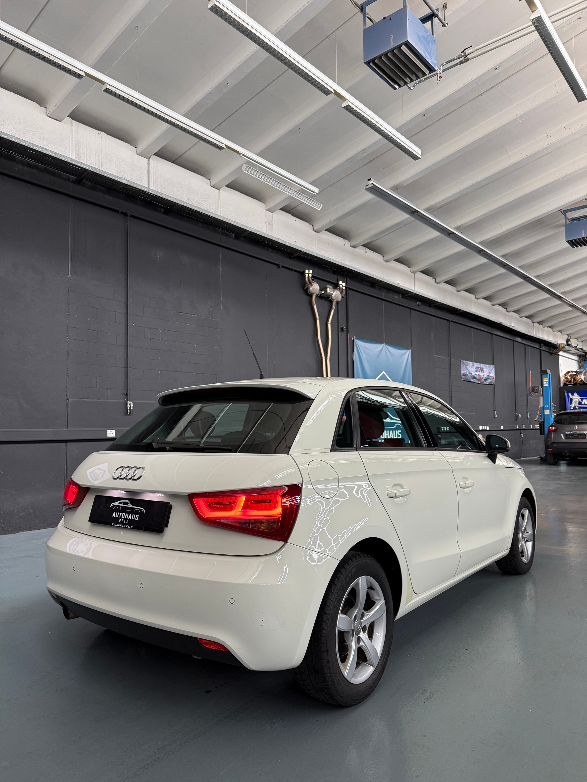 AUDI A1 Sportback 1.2 TFSI Attraction-image-5