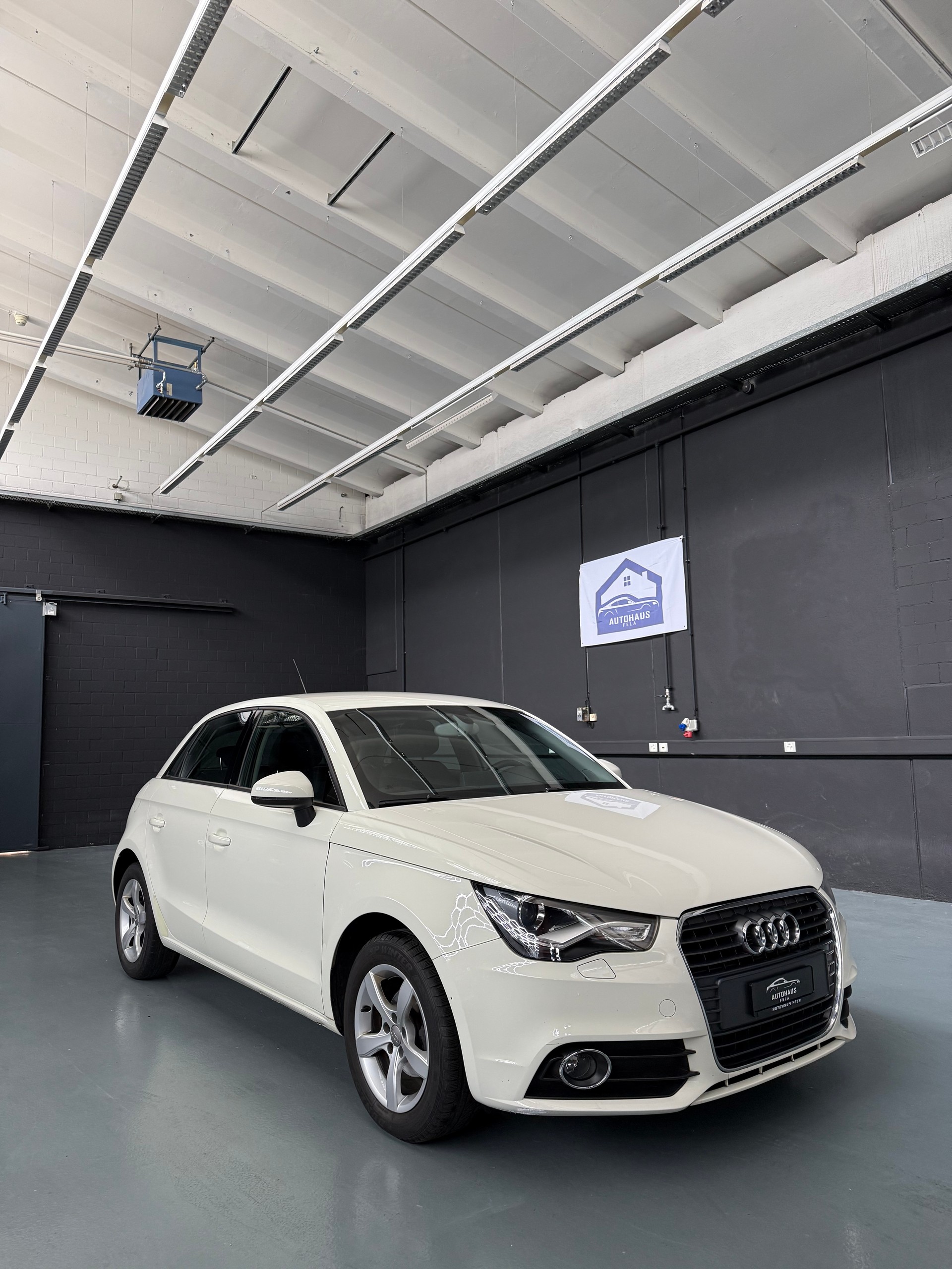 AUDI A1 Sportback 1.2 TFSI Attraction-image-0