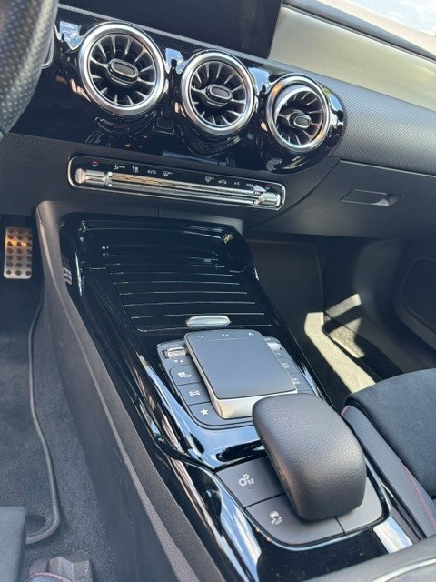 MERCEDES-BENZ A 35 AMG 4Matic Speedshift-image-13