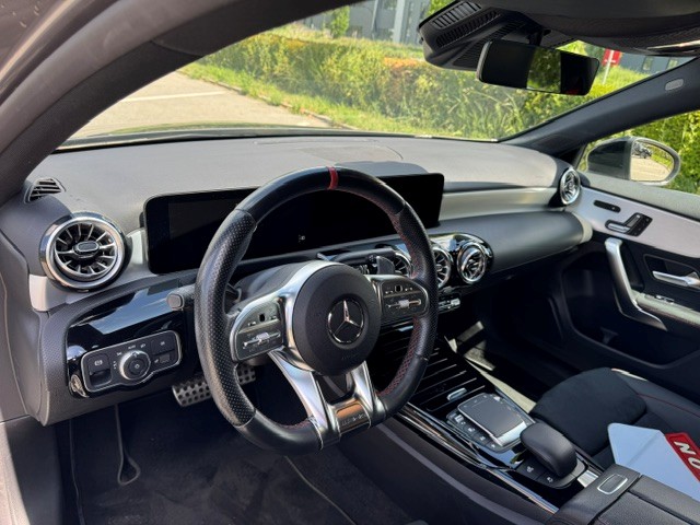 MERCEDES-BENZ A 35 AMG 4Matic Speedshift-image-11