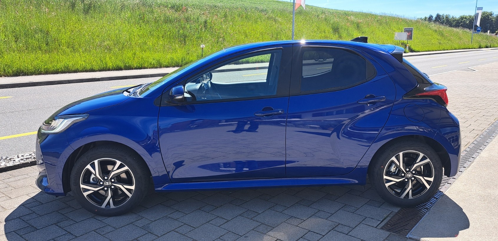 TOYOTA Yaris 1.5 Teamplayer Plus e-CVT-image-2