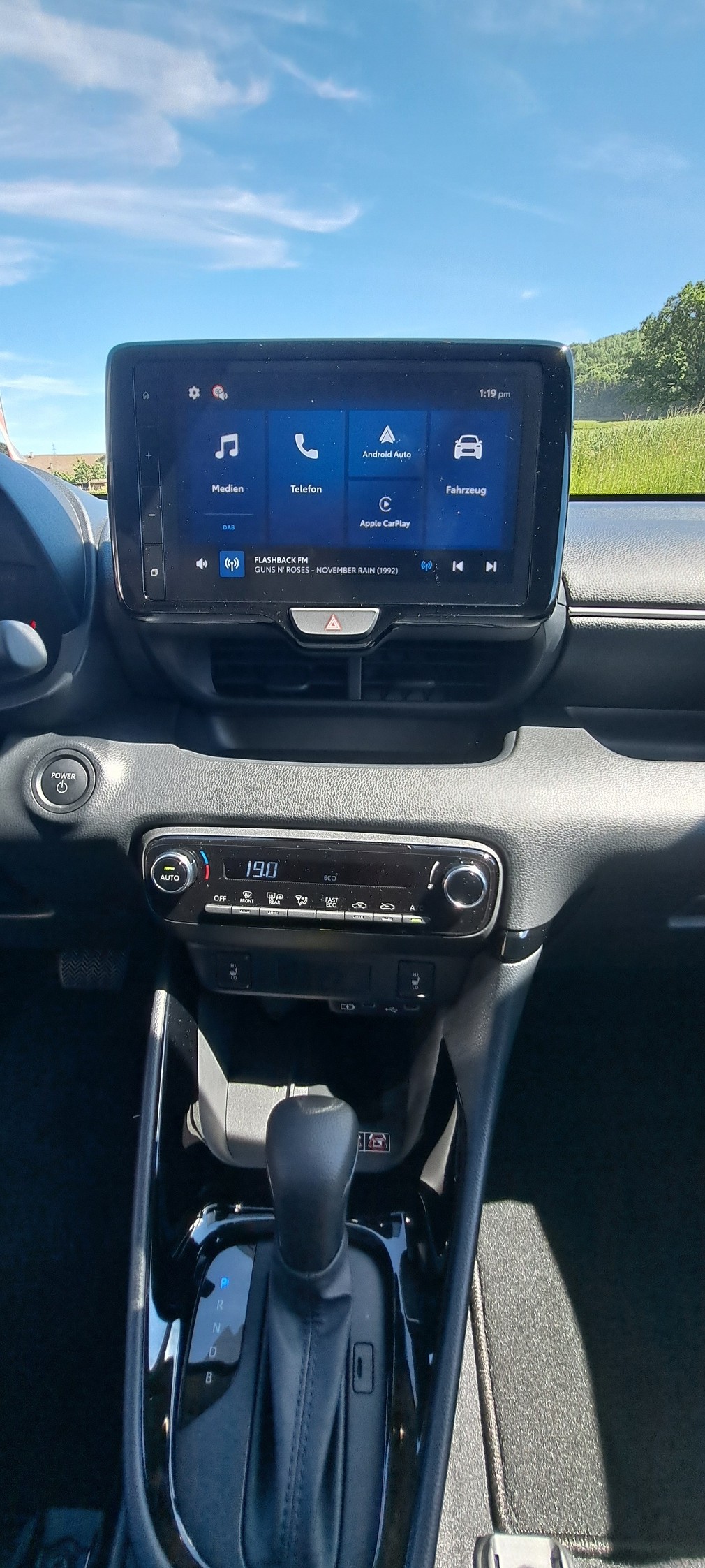 TOYOTA Yaris 1.5 Teamplayer Plus e-CVT-image-15