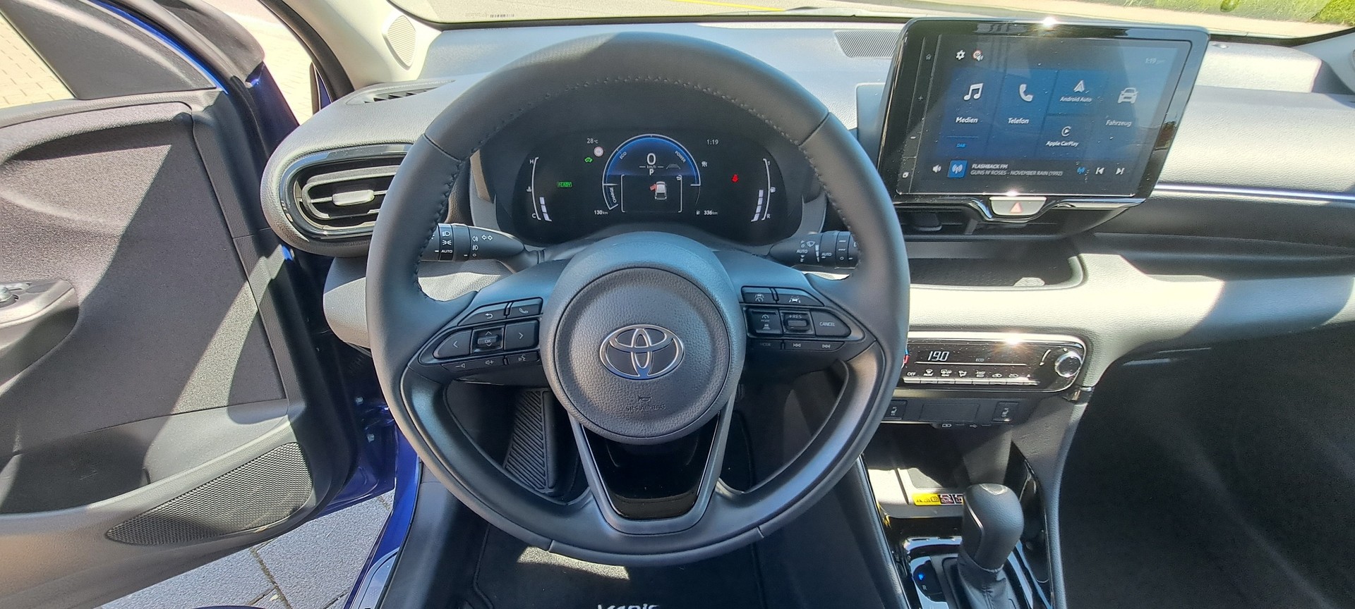 TOYOTA Yaris 1.5 Teamplayer Plus e-CVT-image-14