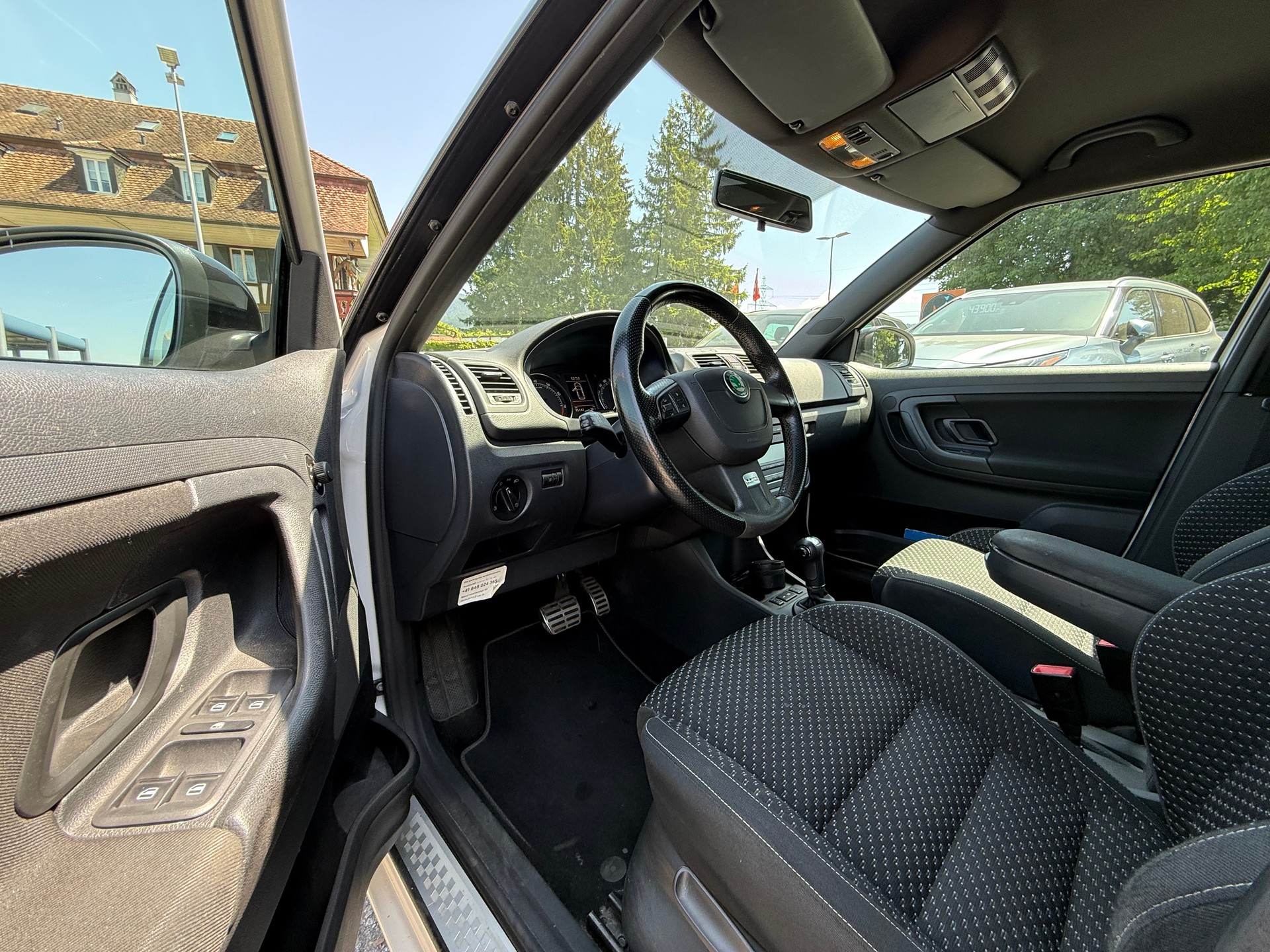 SKODA Fabia 1.4 TSI RS DSG-image-8