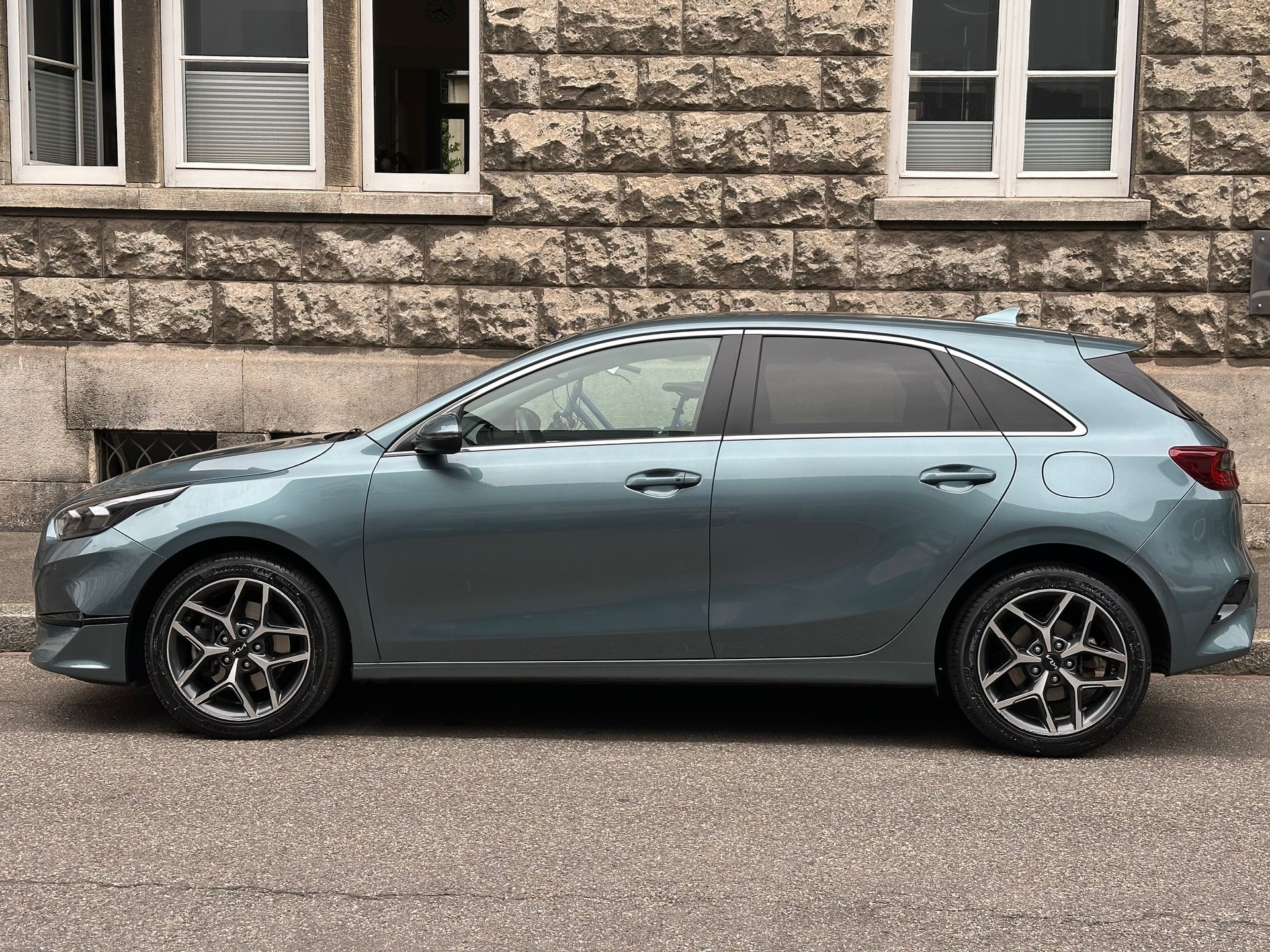 KIA Ceed 1.5 T-GDi Power DCT-showroom-element-1