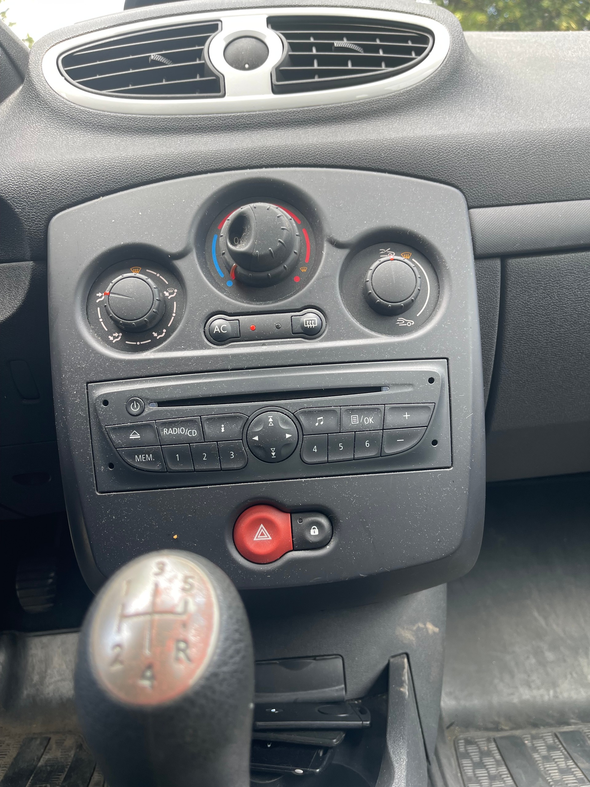RENAULT Clio 1.2 16V Turbo Night&Day-image-10