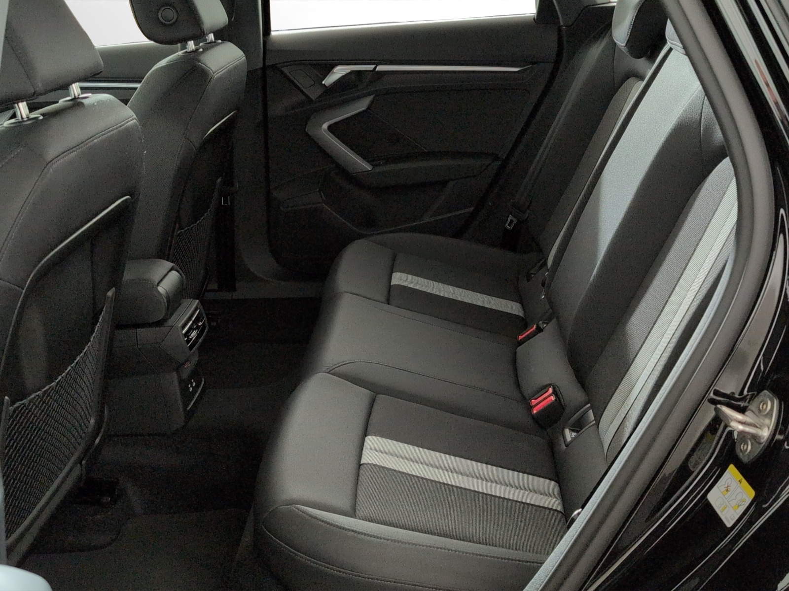 AUDI A3 Sportback TFSI 110 kW Attraction S tronic-image-7