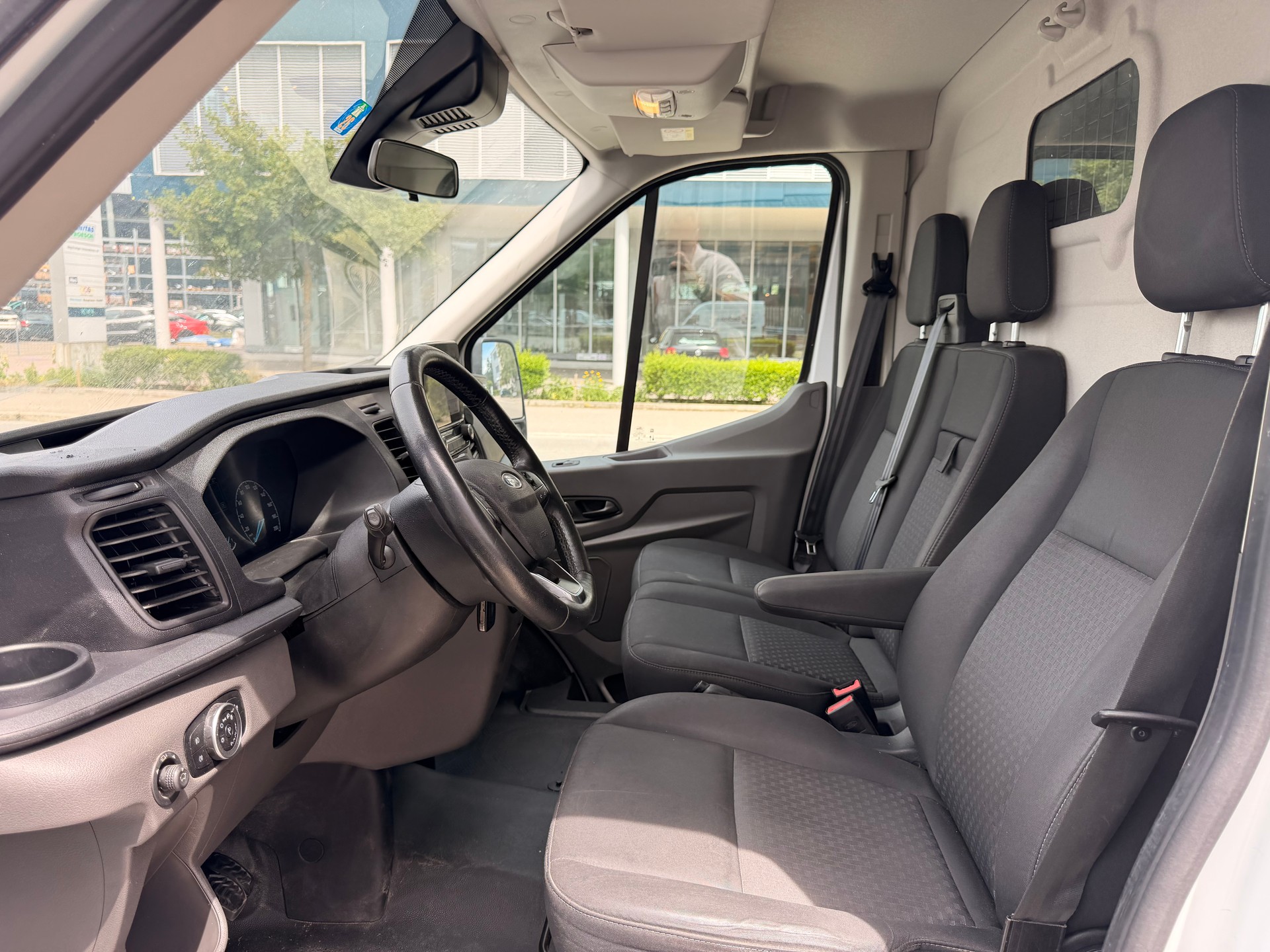 FORD Transit Van 350 L3 H3 Trend 2.0 TDCi 130 FWD-image-12