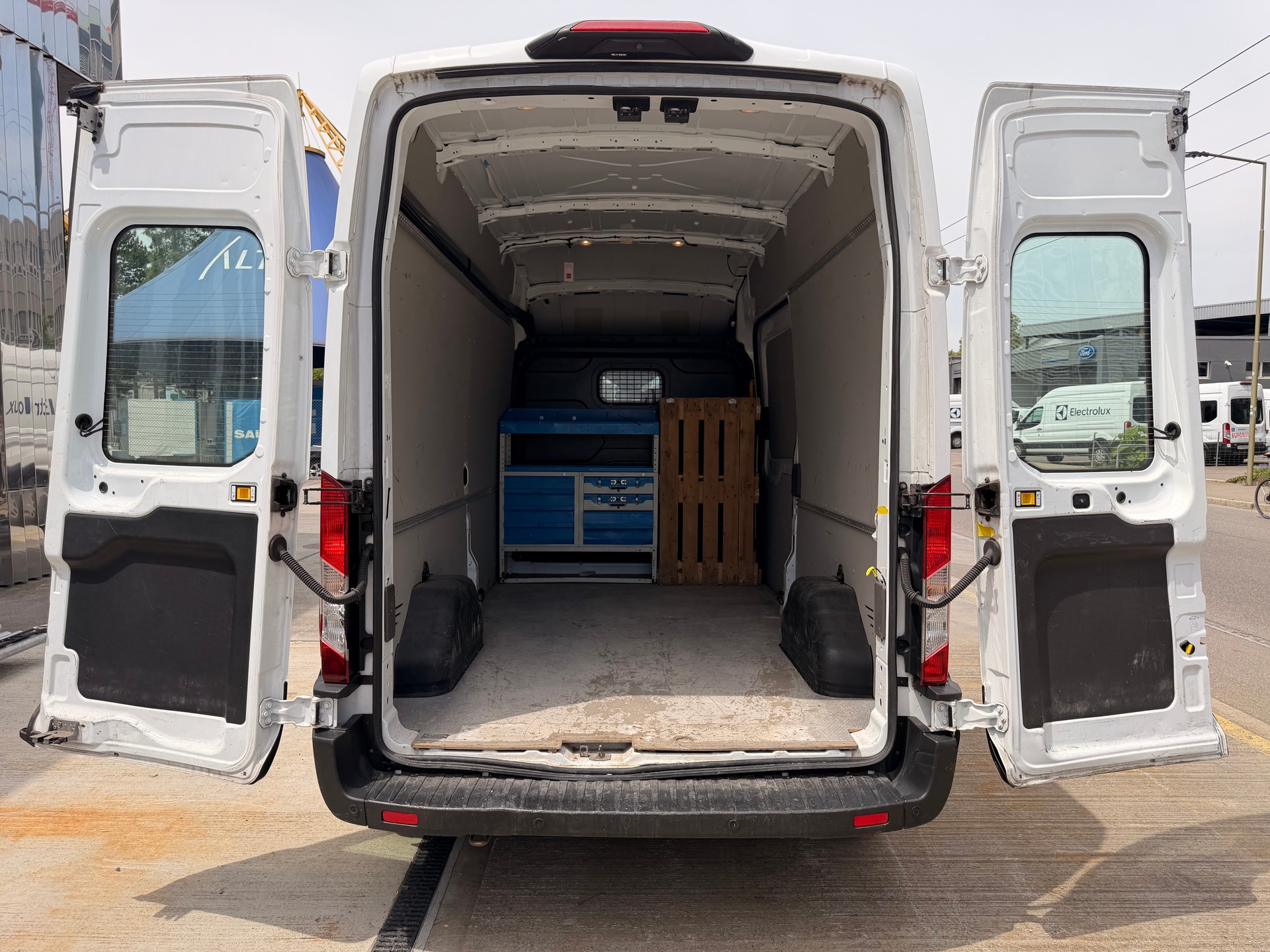 FORD Transit Van 350 L3 H3 Trend 2.0 TDCi 130 FWD-image-5