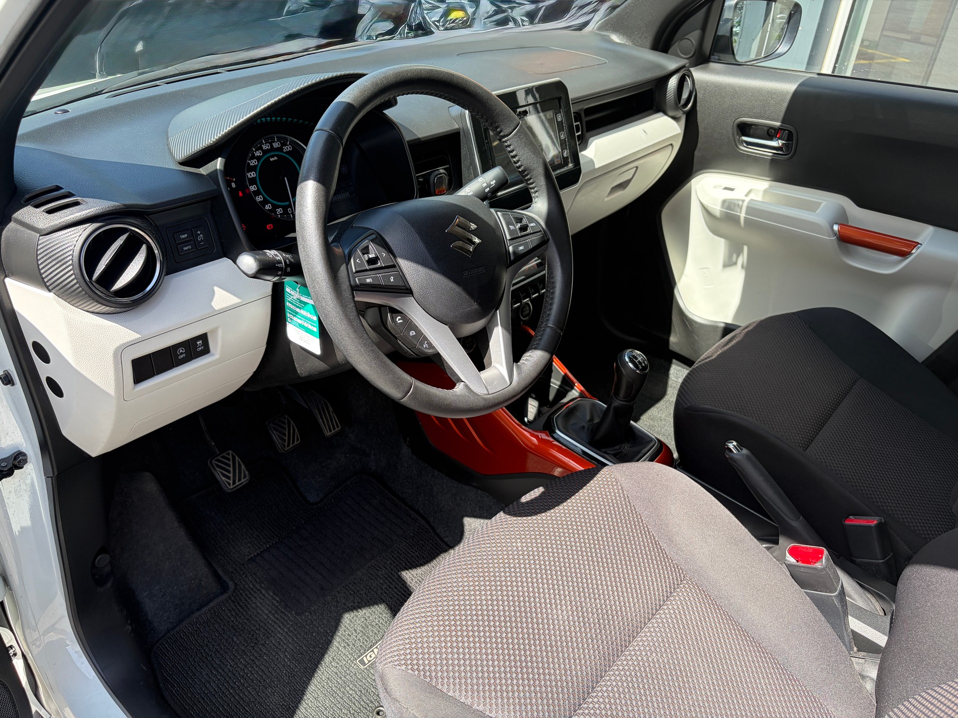SUZUKI Ignis 1.2i Compact Top Hybrid 4x4-image-10