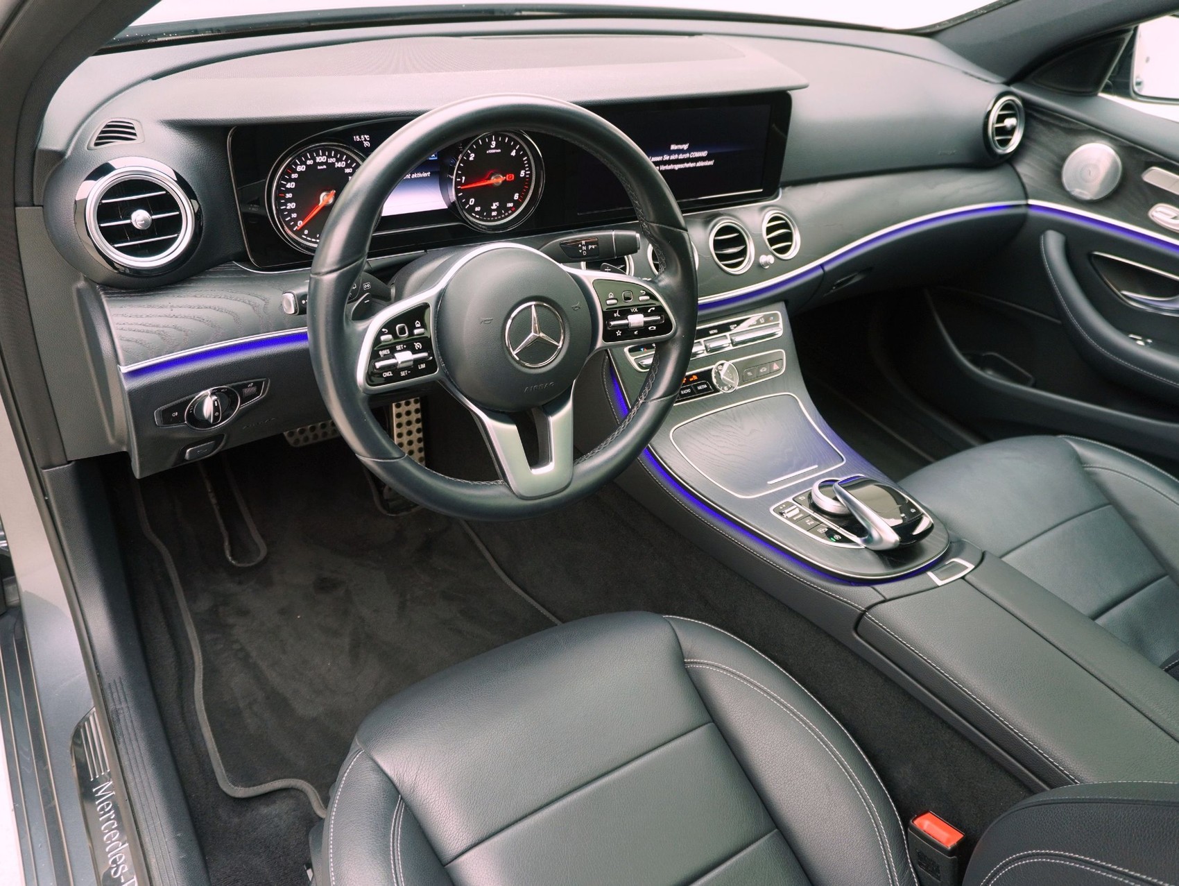 MERCEDES-BENZ E-Klasse E 220 d Swiss Star Avantgarde 4matic Kombi-image-10