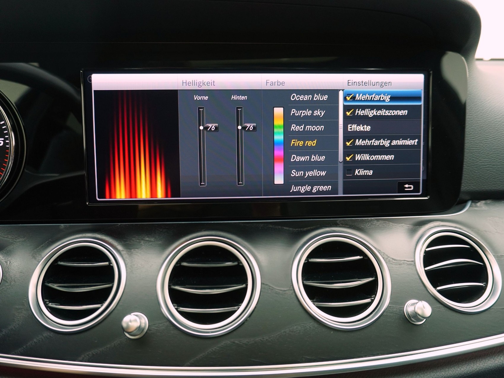MERCEDES-BENZ E-Klasse E 220 d Swiss Star Avantgarde 4matic Kombi-image-25