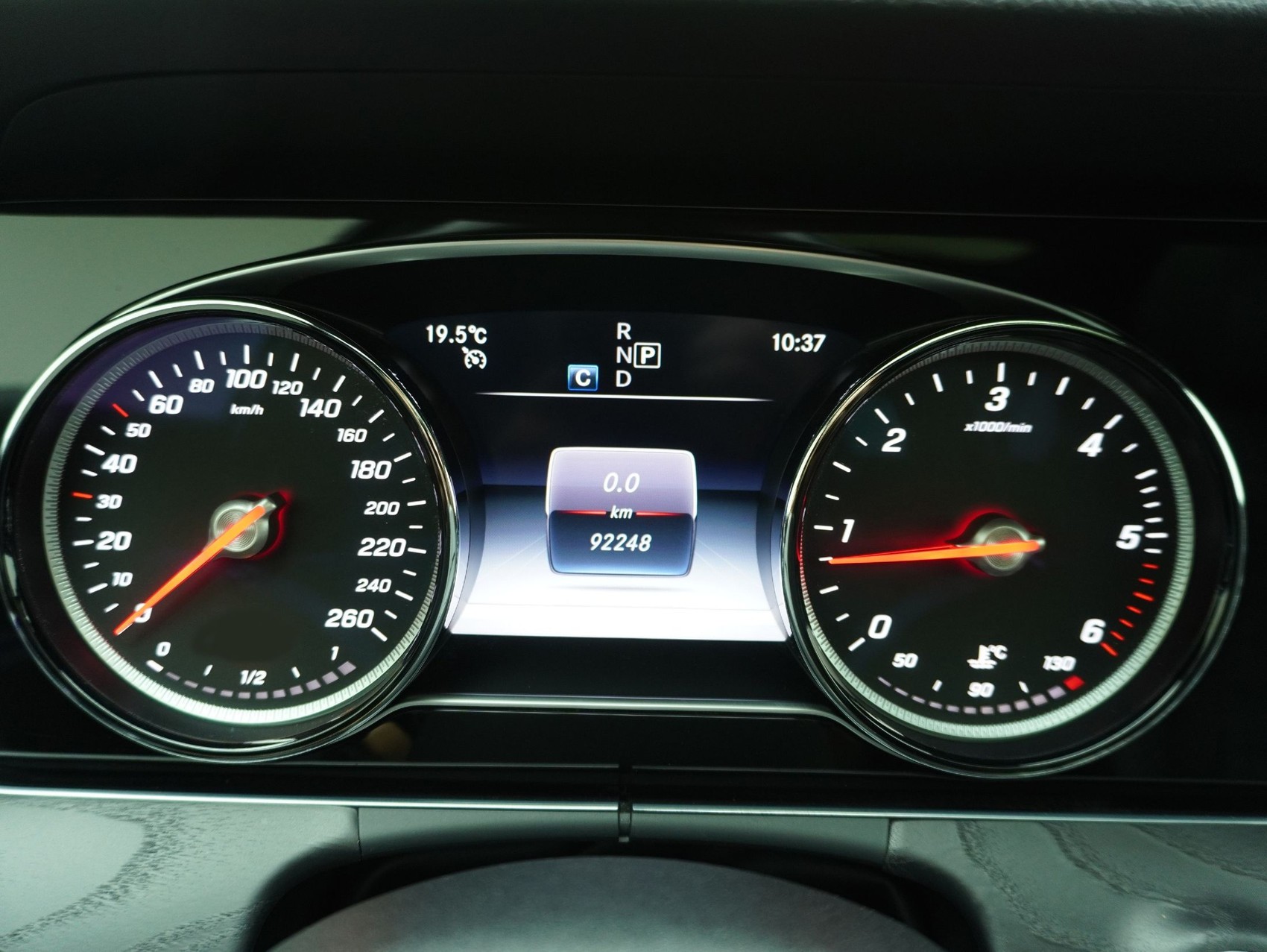 MERCEDES-BENZ E-Klasse E 220 d Swiss Star Avantgarde 4matic Kombi-image-19