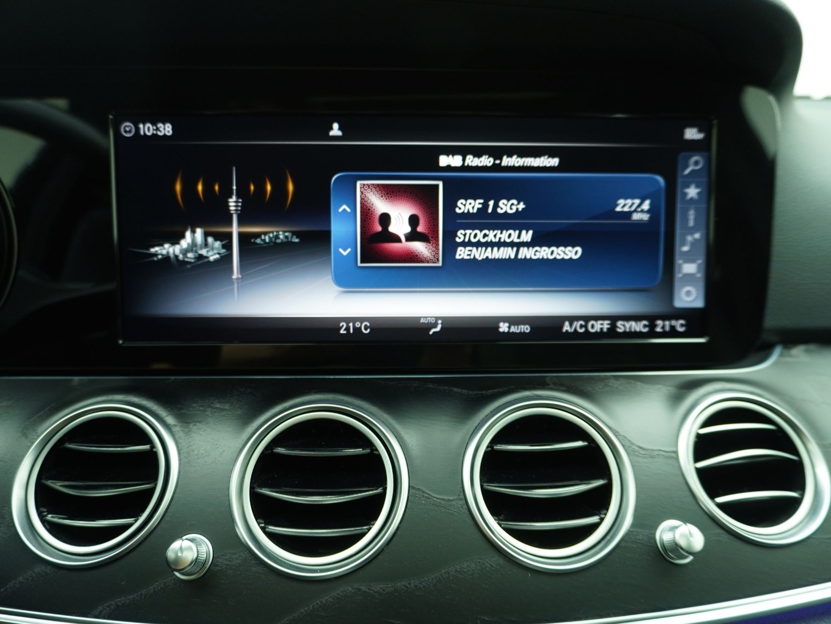 MERCEDES-BENZ E-Klasse E 220 d Swiss Star Avantgarde 4matic Kombi-image-22