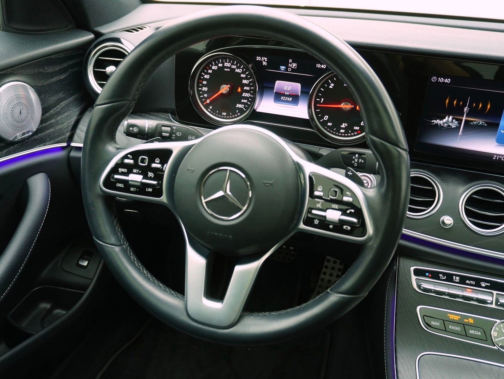 MERCEDES-BENZ E-Klasse E 220 d Swiss Star Avantgarde 4matic Kombi-image-11