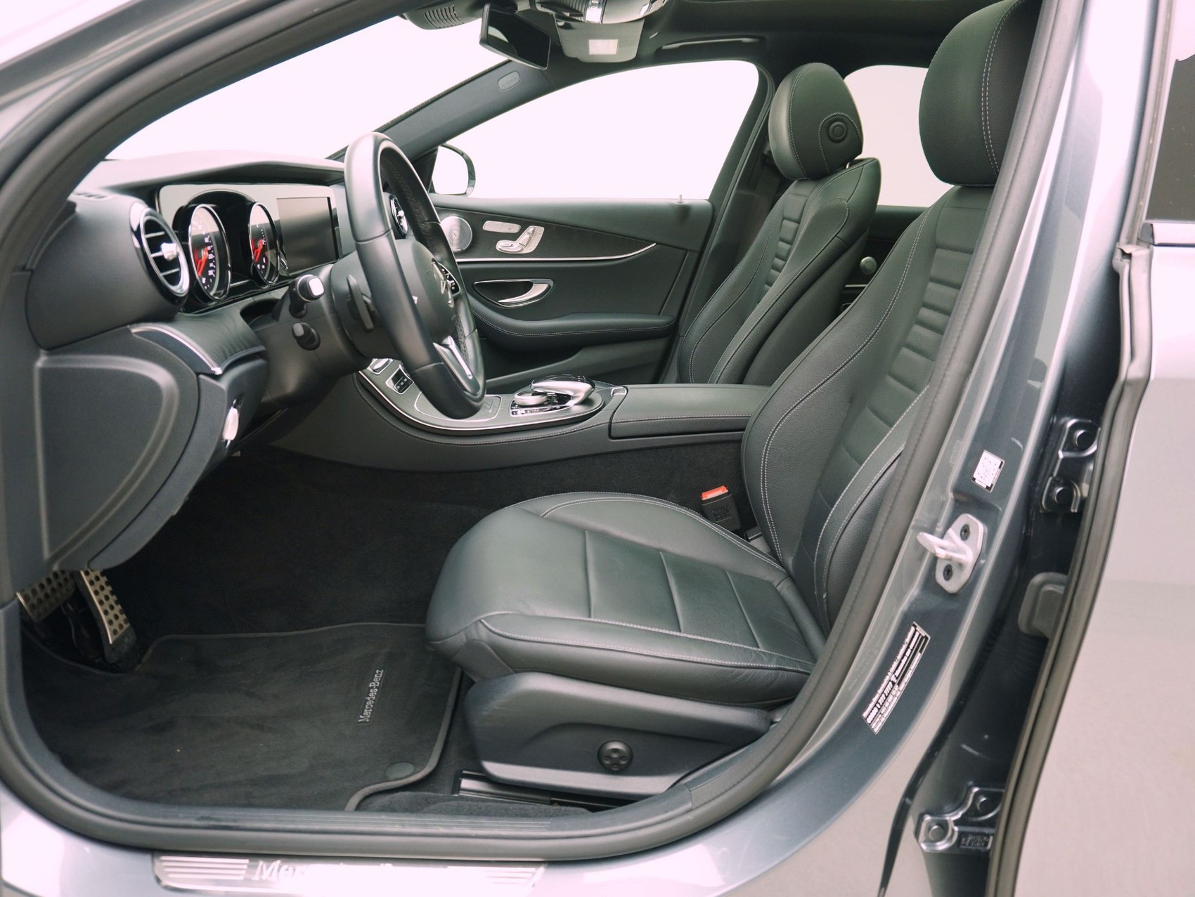 MERCEDES-BENZ E-Klasse E 220 d Swiss Star Avantgarde 4matic Kombi-image-9