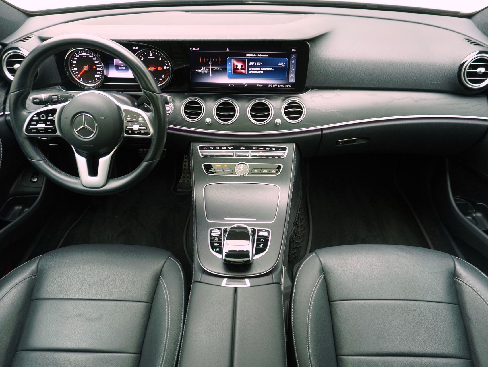 MERCEDES-BENZ E-Klasse E 220 d Swiss Star Avantgarde 4matic Kombi-image-14