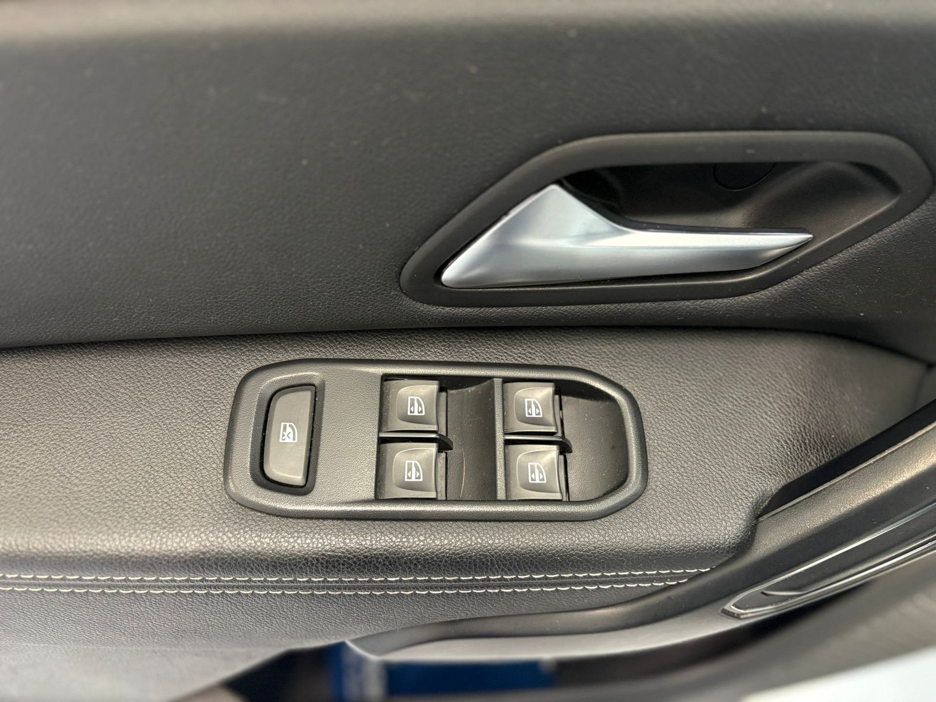 DACIA Duster dCi 115 Prestige 4x4-image-6