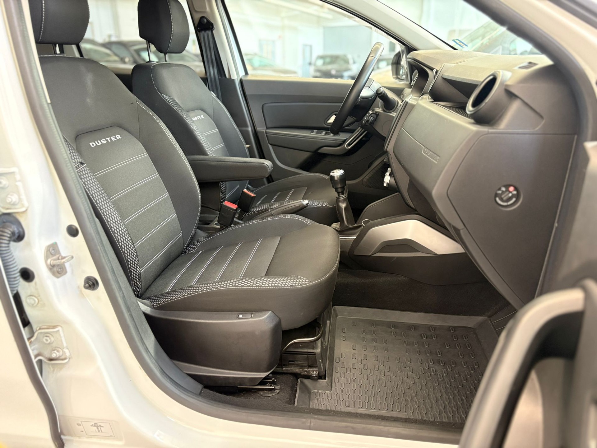 DACIA Duster dCi 115 Prestige 4x4-image-7