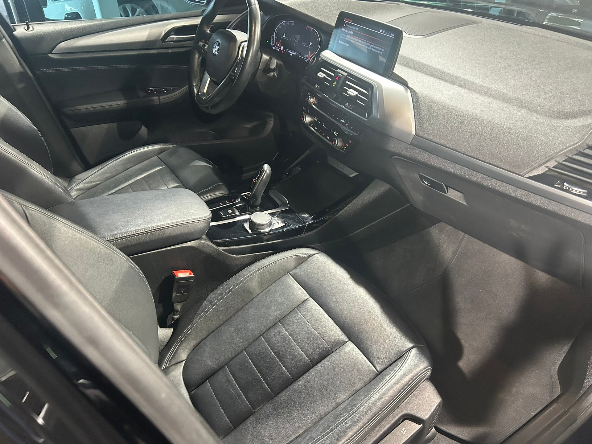 BMW X3 xDrive 20i Steptronic-image-23