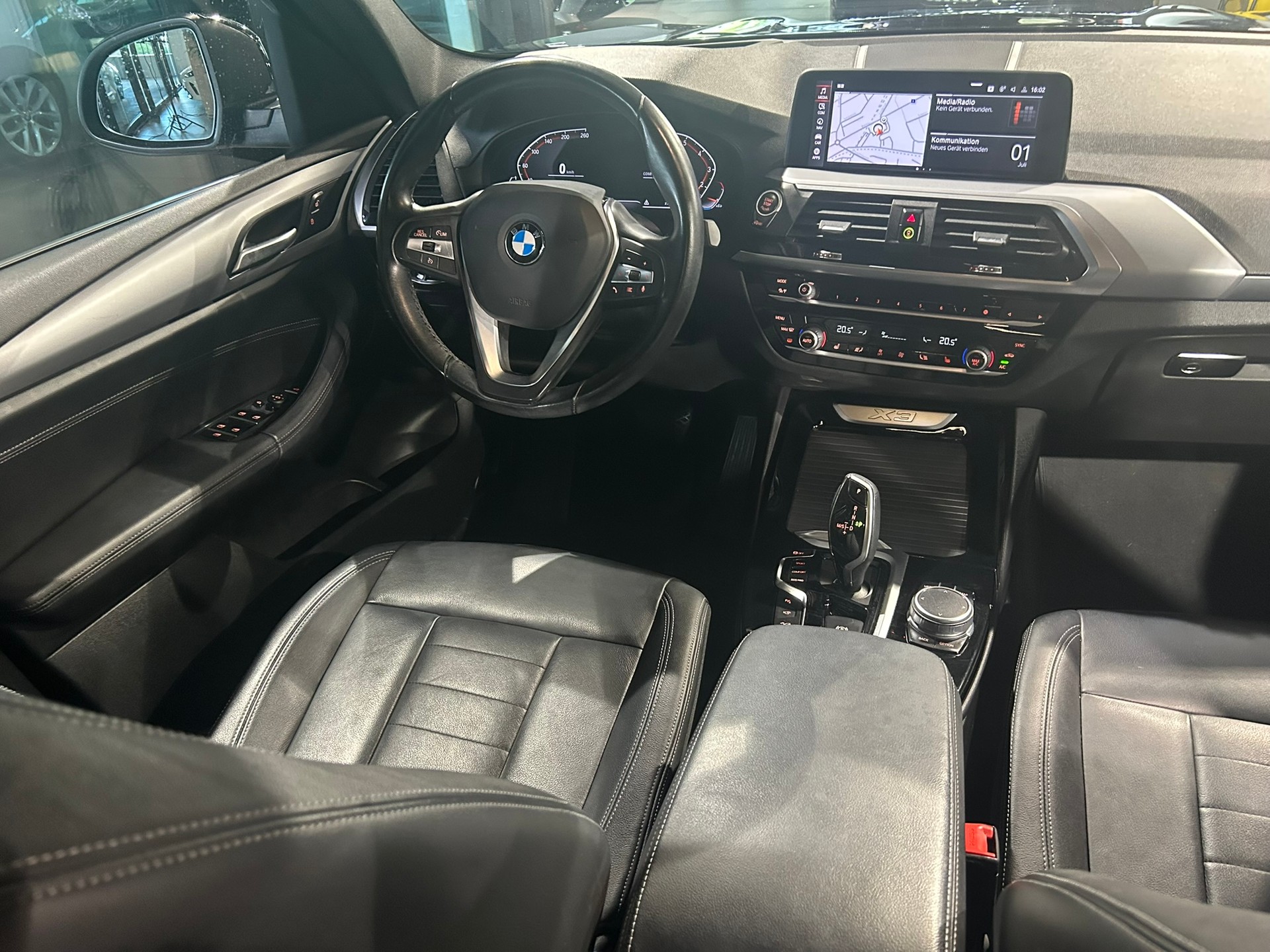 BMW X3 xDrive 20i Steptronic-image-22