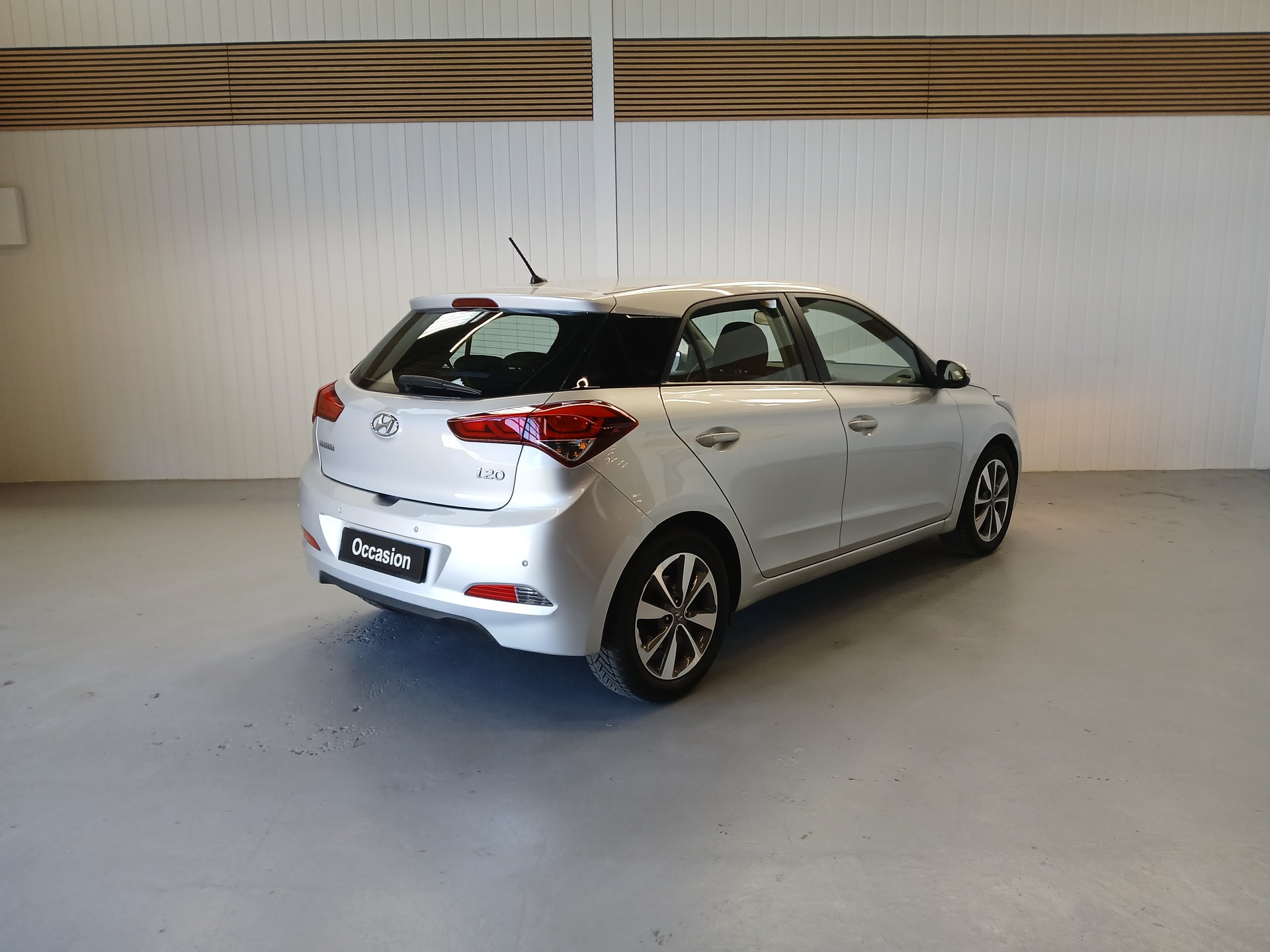 HYUNDAI i20 1.4 Plena Automatic-image-2