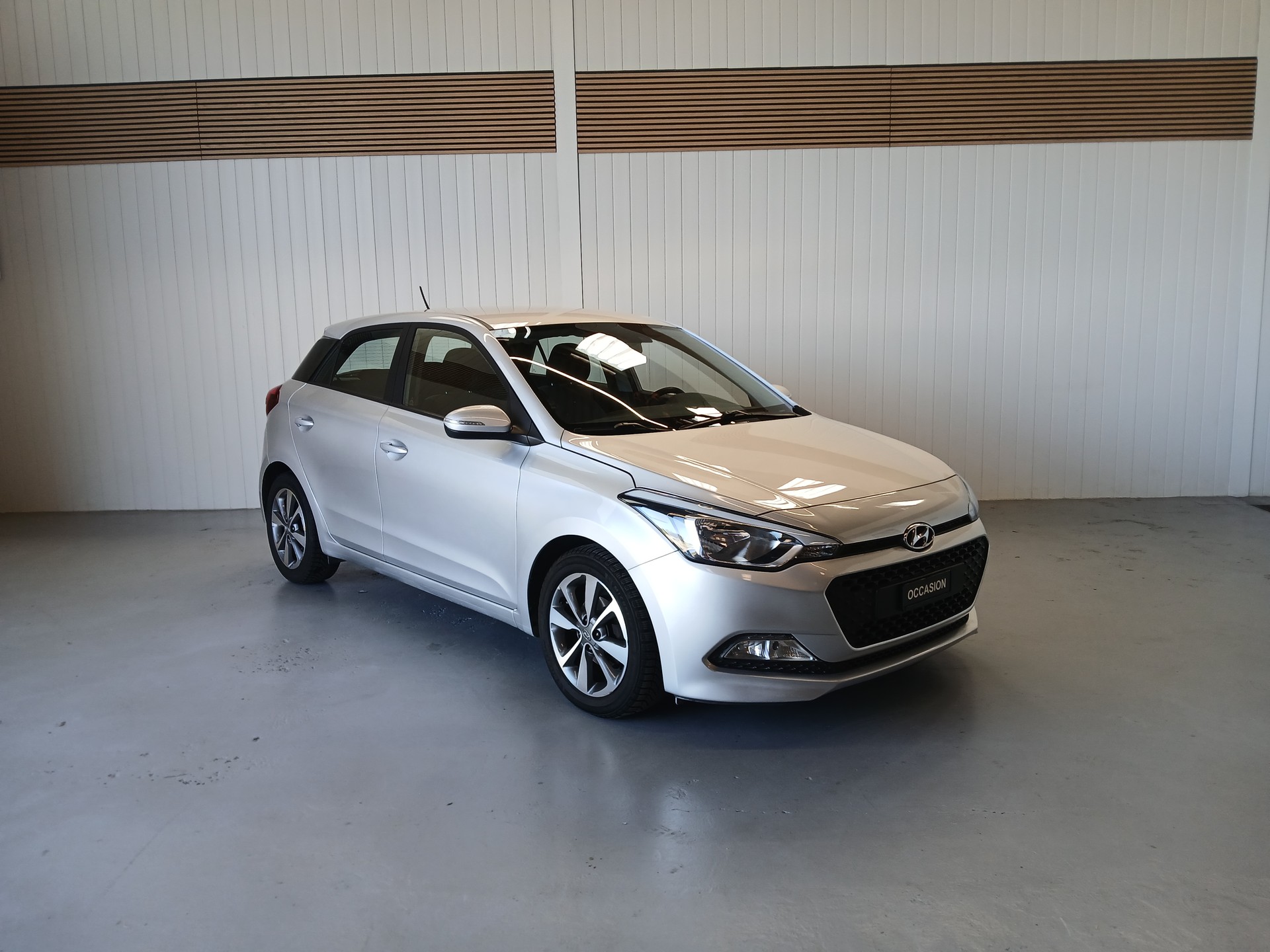 HYUNDAI i20 1.4 Plena Automatic-image-3