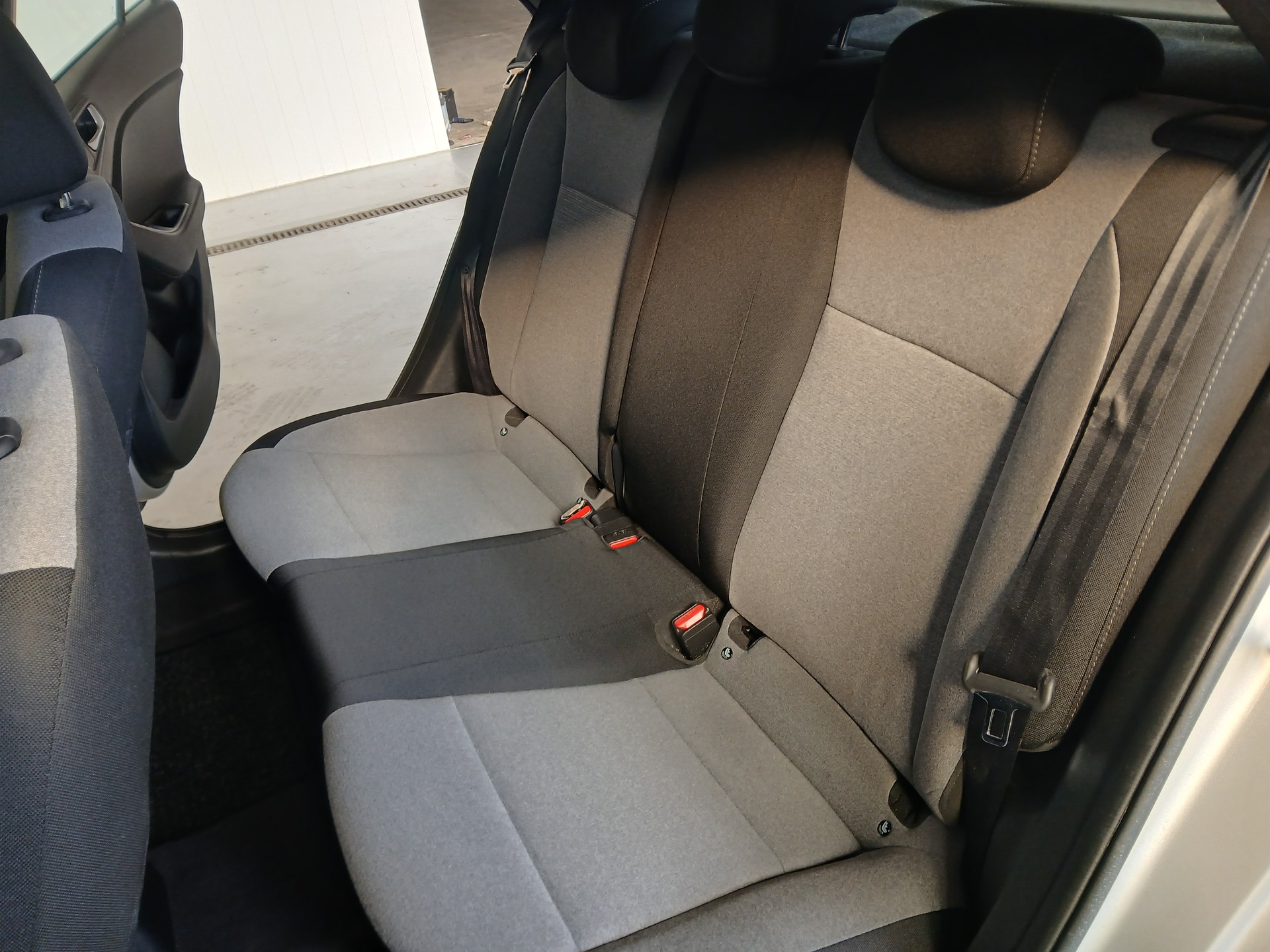 HYUNDAI i20 1.4 Plena Automatic-image-8