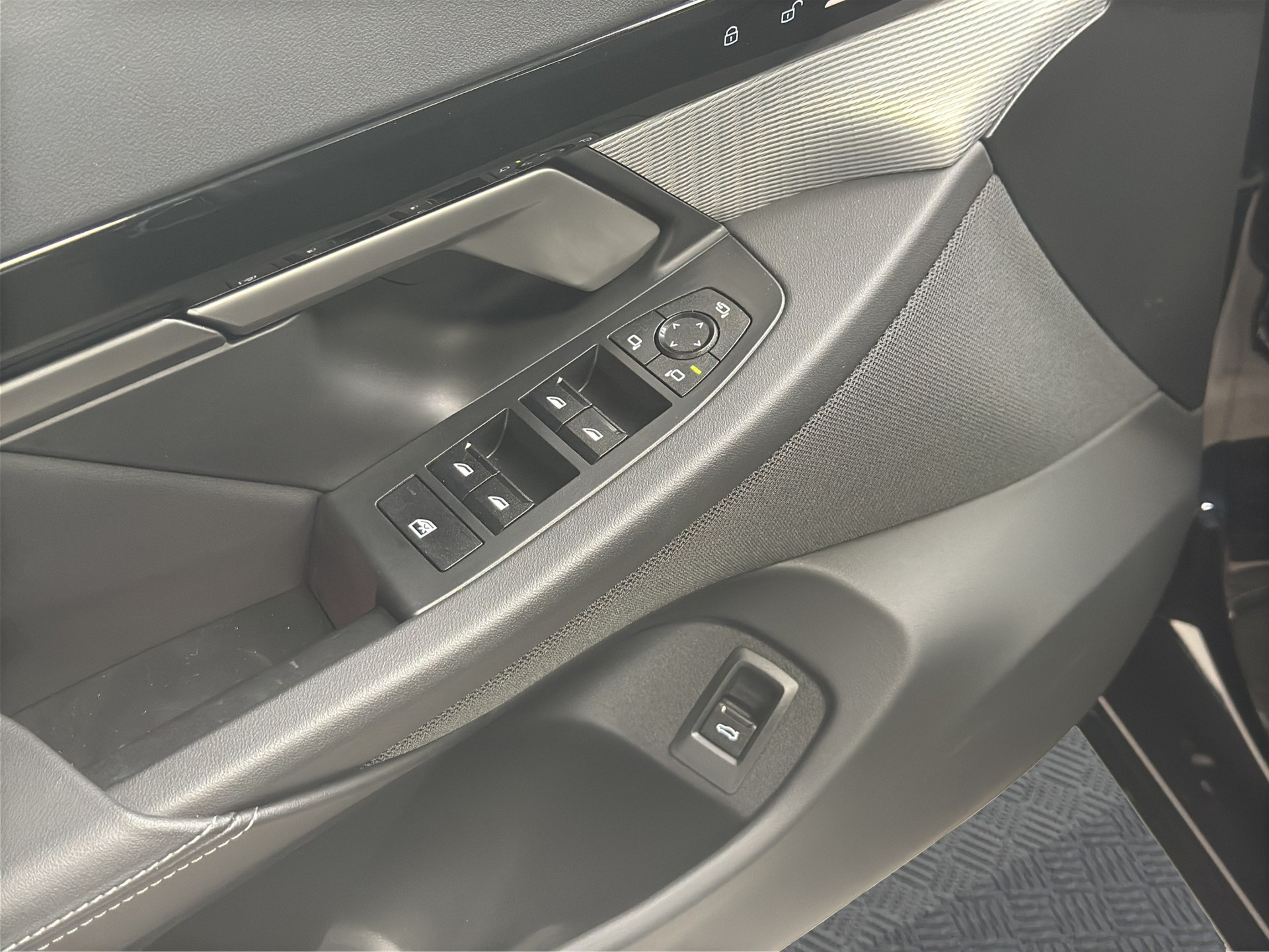 BMW 520i sDrive Touring M Sport Steptronic-image-8