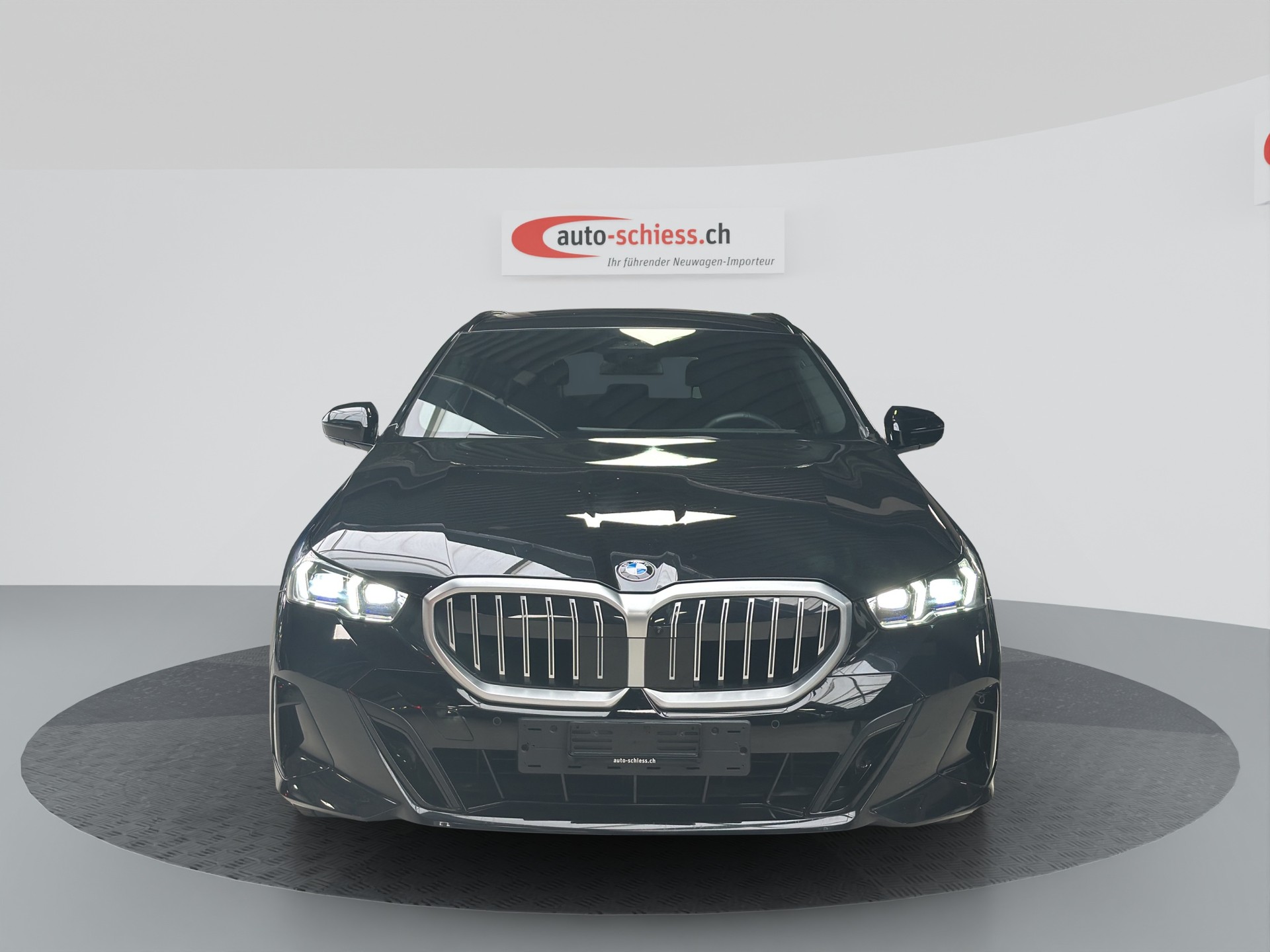 BMW 520i sDrive Touring M Sport Steptronic-image-1