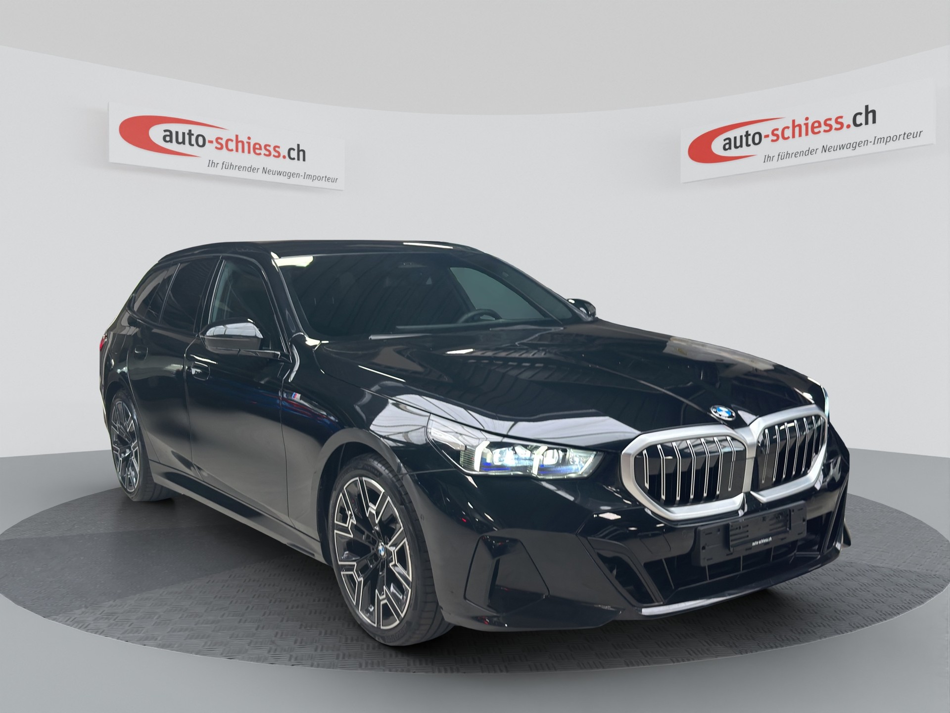 BMW 520i sDrive Touring M Sport Steptronic-image-0