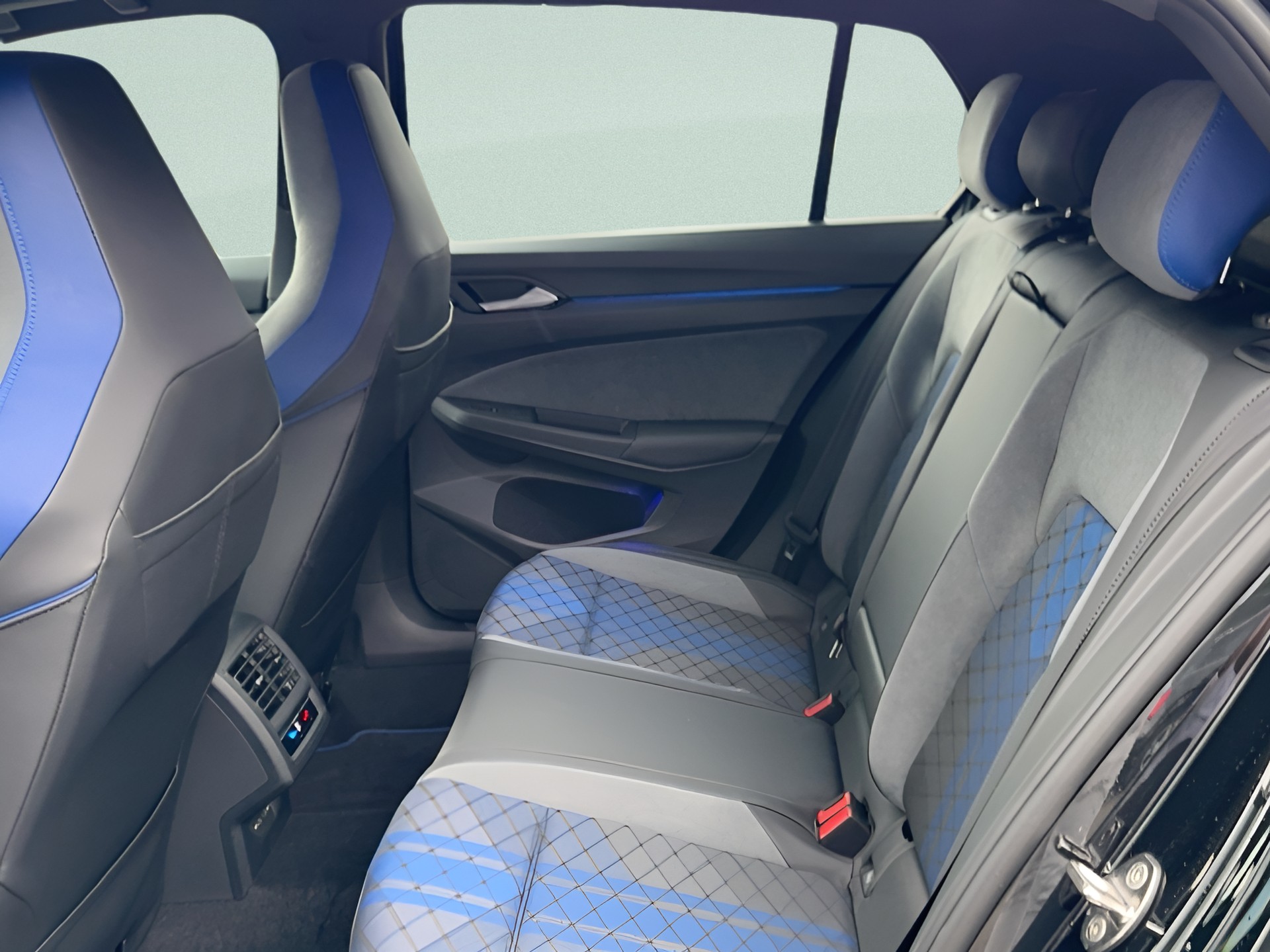 VW Golf 2.0 TSI R DSG 4 Motion-image-16