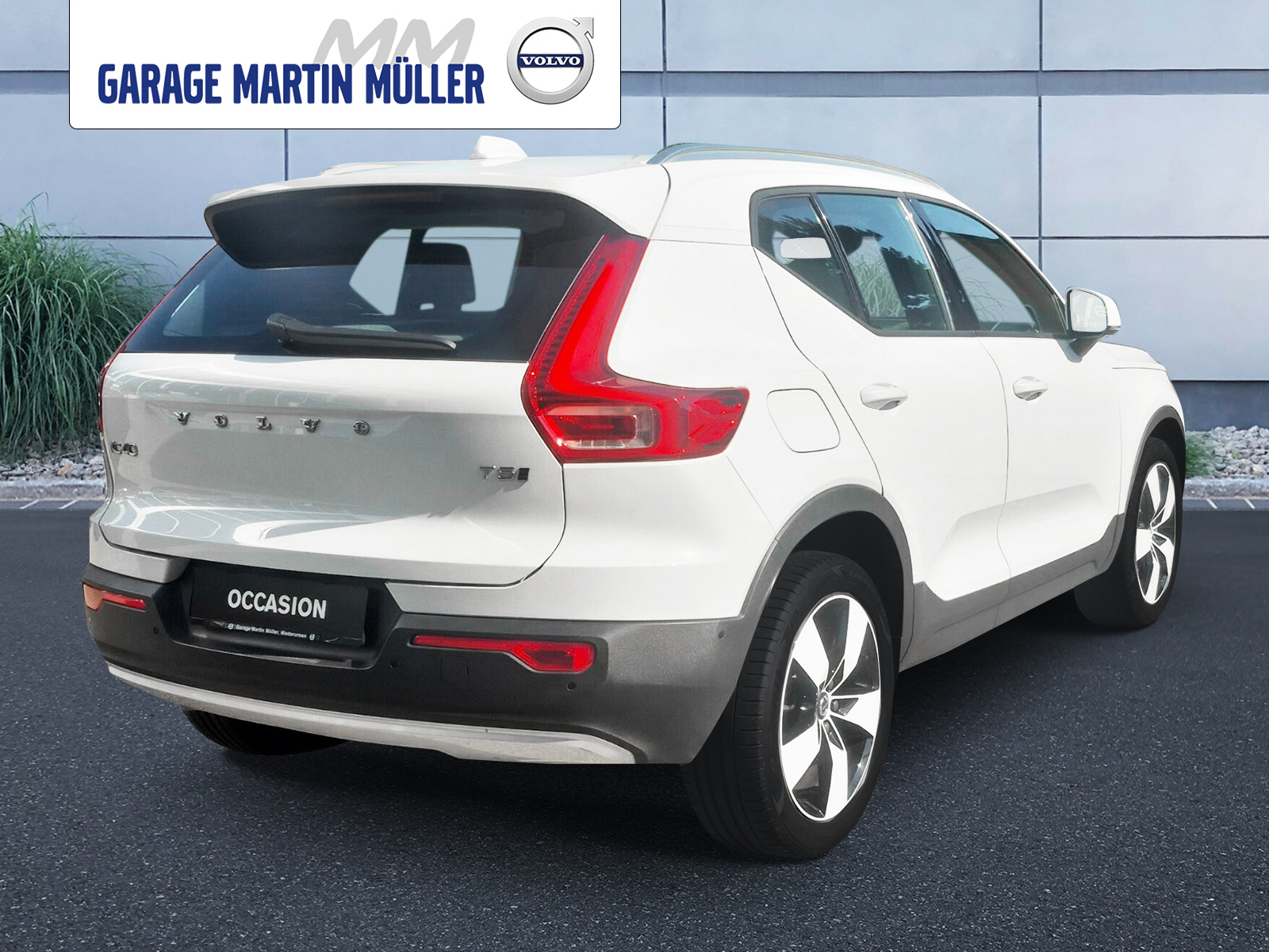 VOLVO XC40 2.0 T5 Momentum AWD-image-4