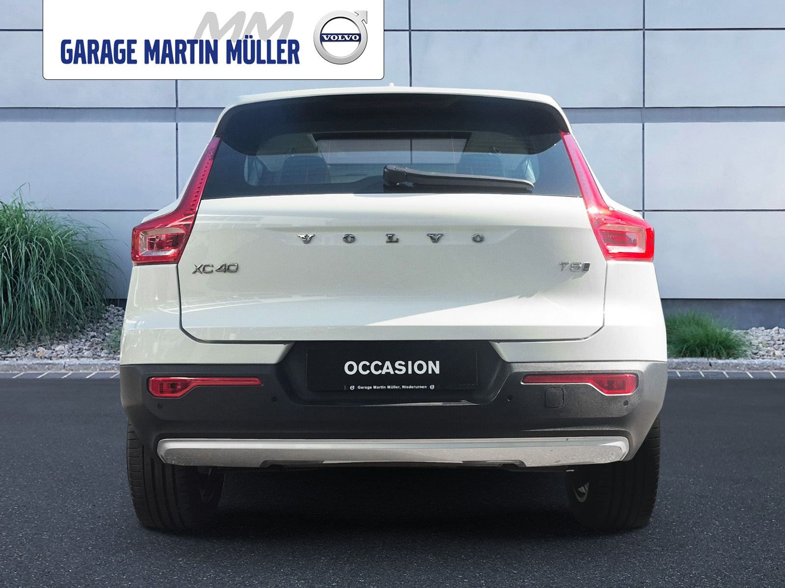 VOLVO XC40 2.0 T5 Momentum AWD-image-3
