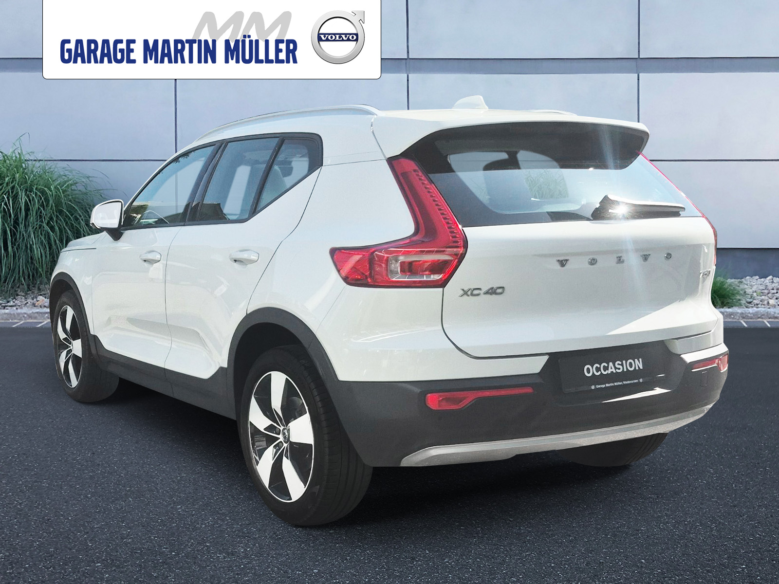 VOLVO XC40 2.0 T5 Momentum AWD-image-2
