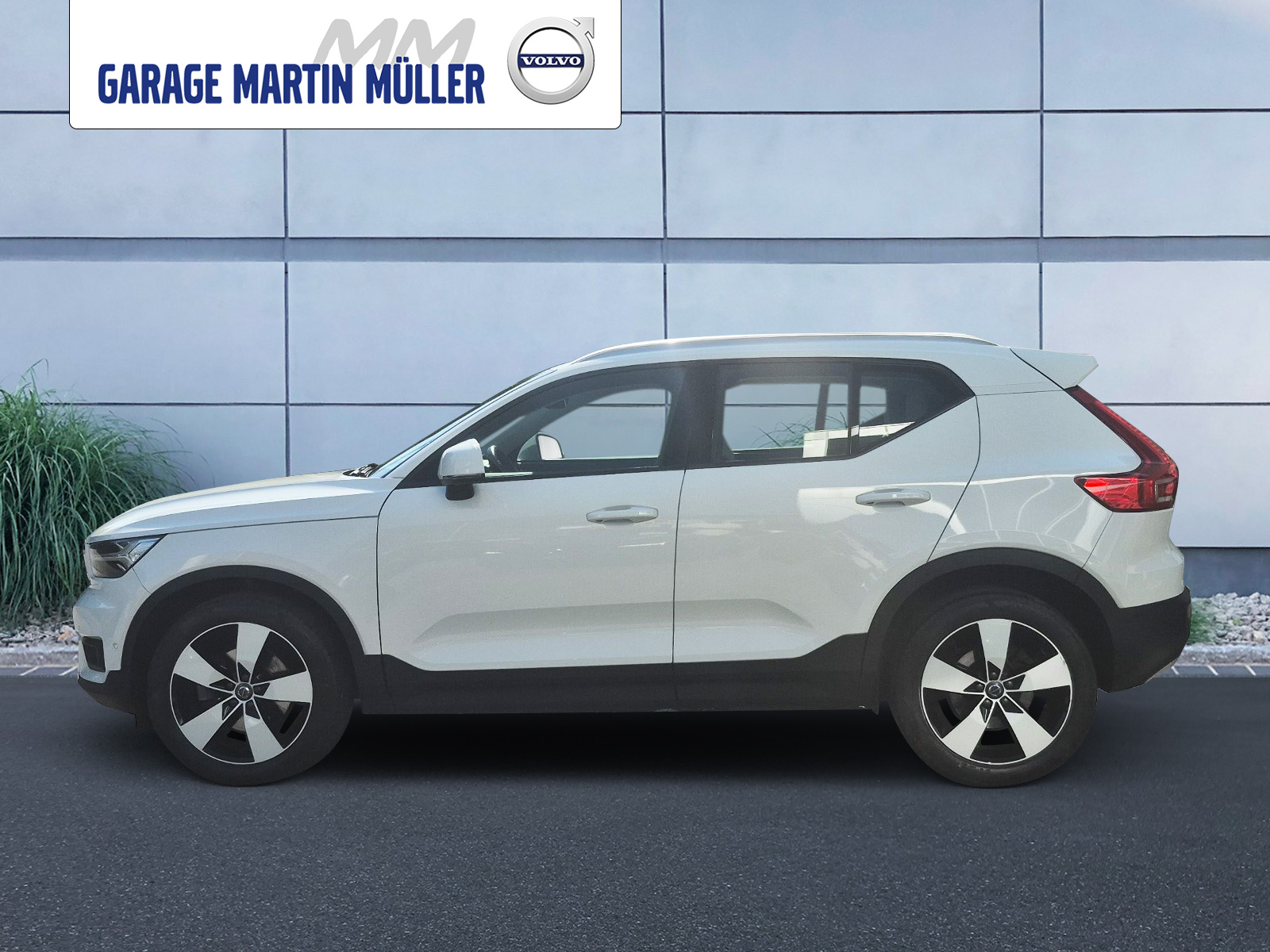 VOLVO XC40 2.0 T5 Momentum AWD-image-1