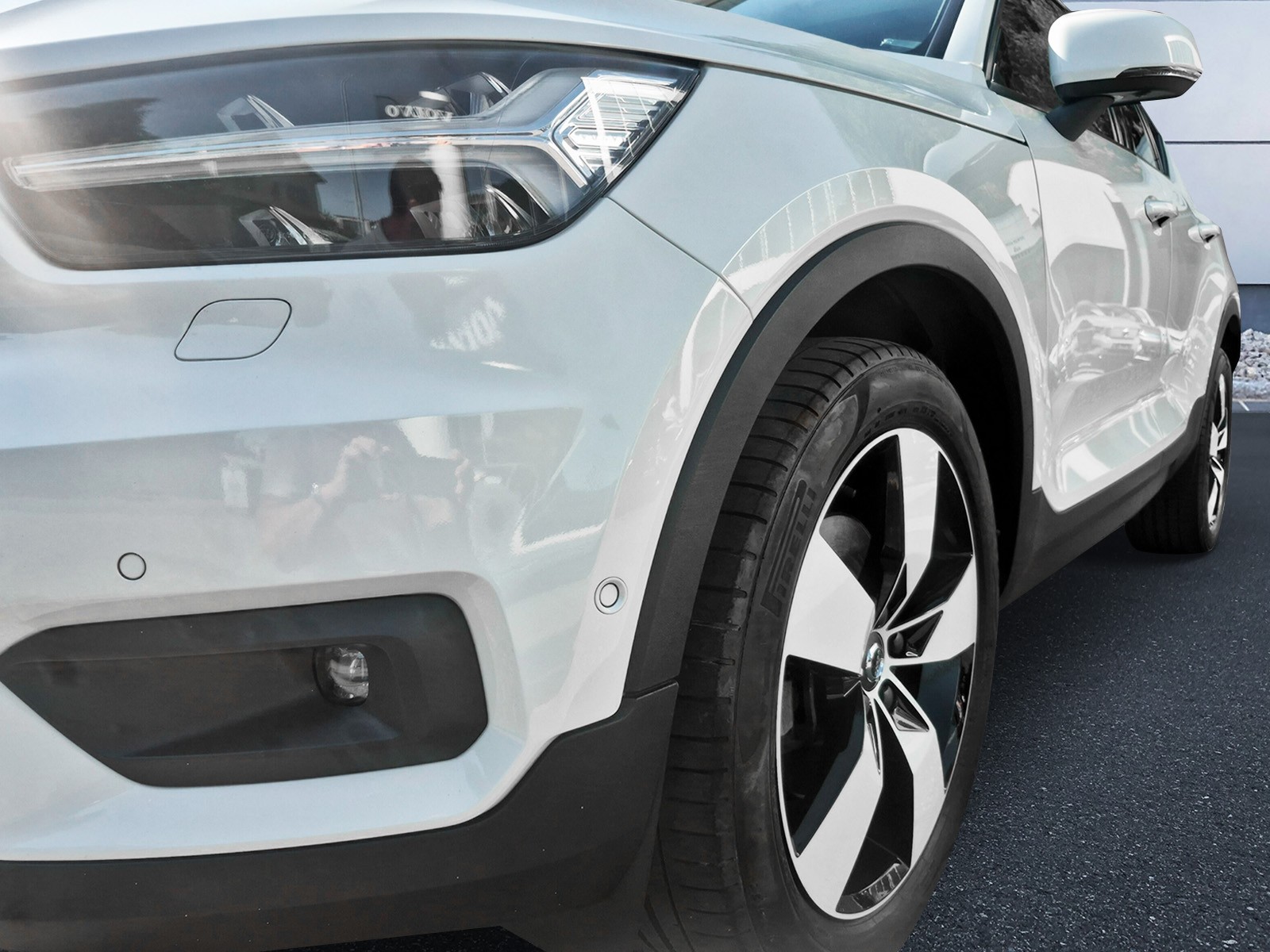 VOLVO XC40 2.0 T5 Momentum AWD-image-8