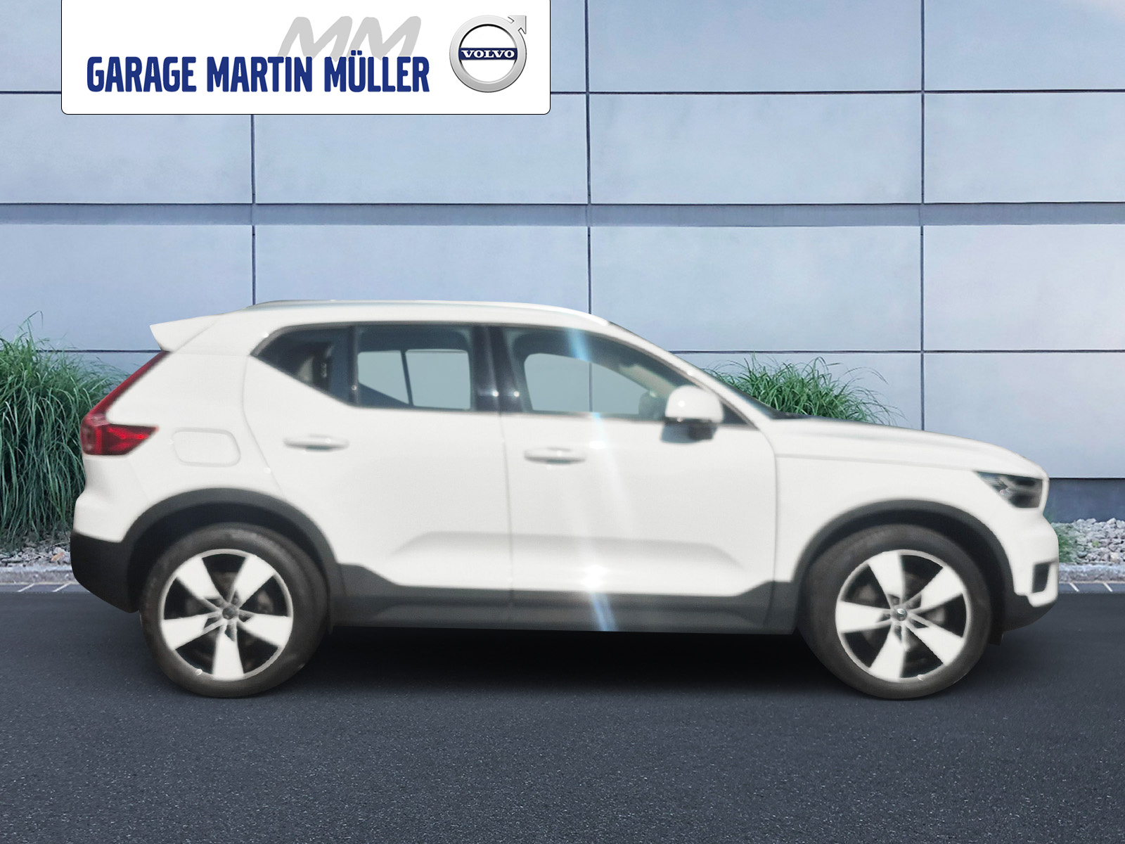 VOLVO XC40 2.0 T5 Momentum AWD-image-5