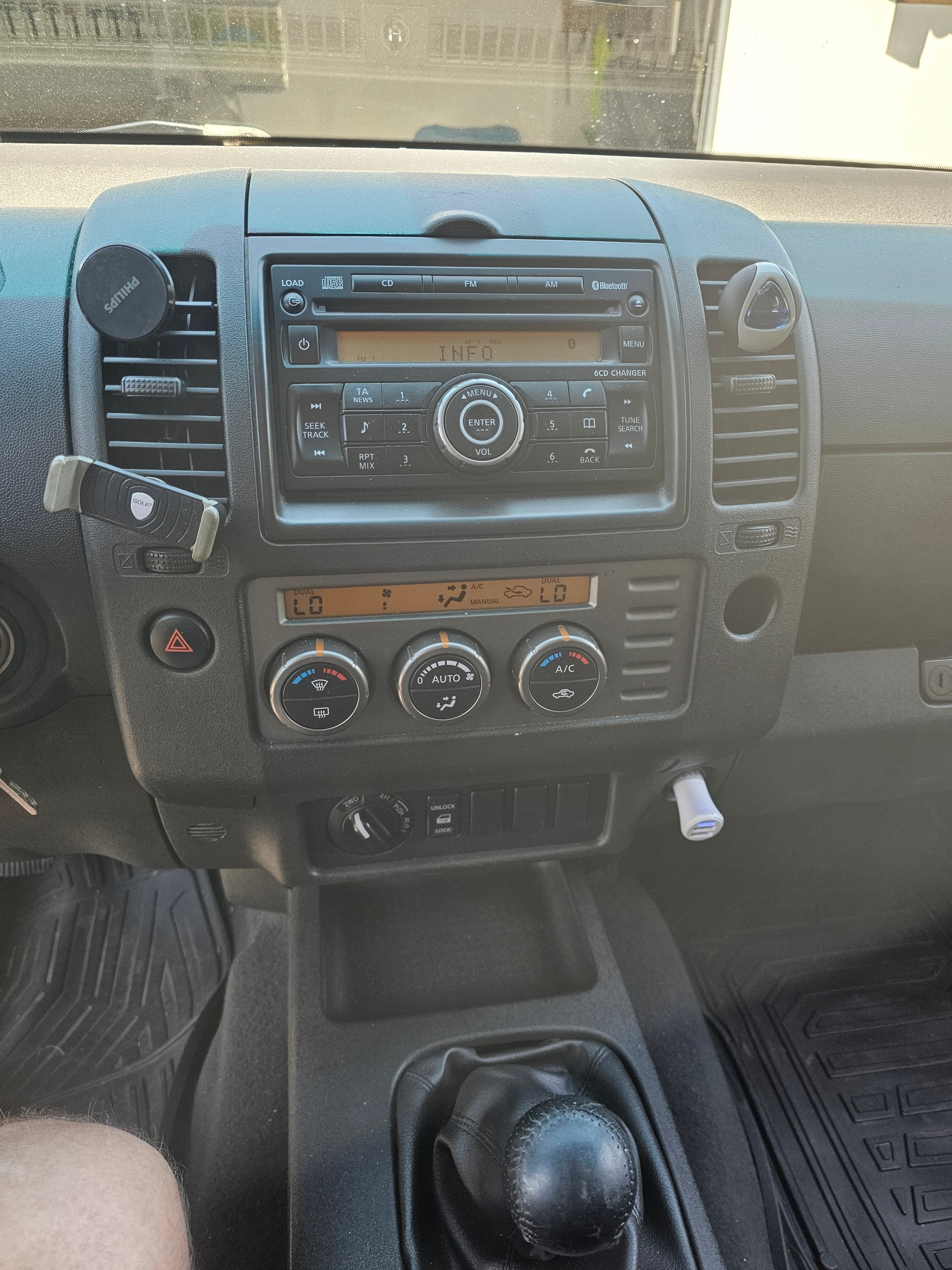 NISSAN 2.5 dCi King Cab XE-image-1