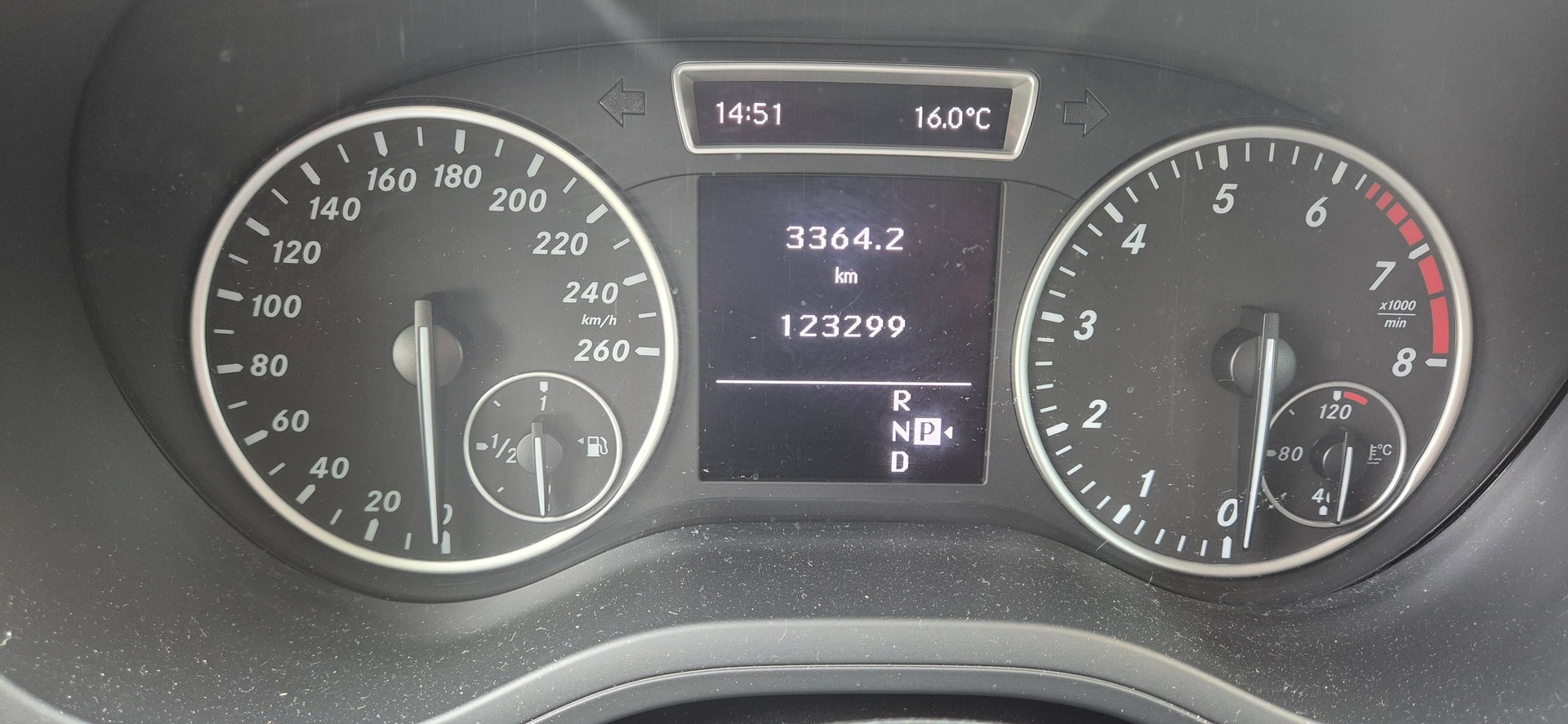 MERCEDES-BENZ B 180 BlueEF-image-5